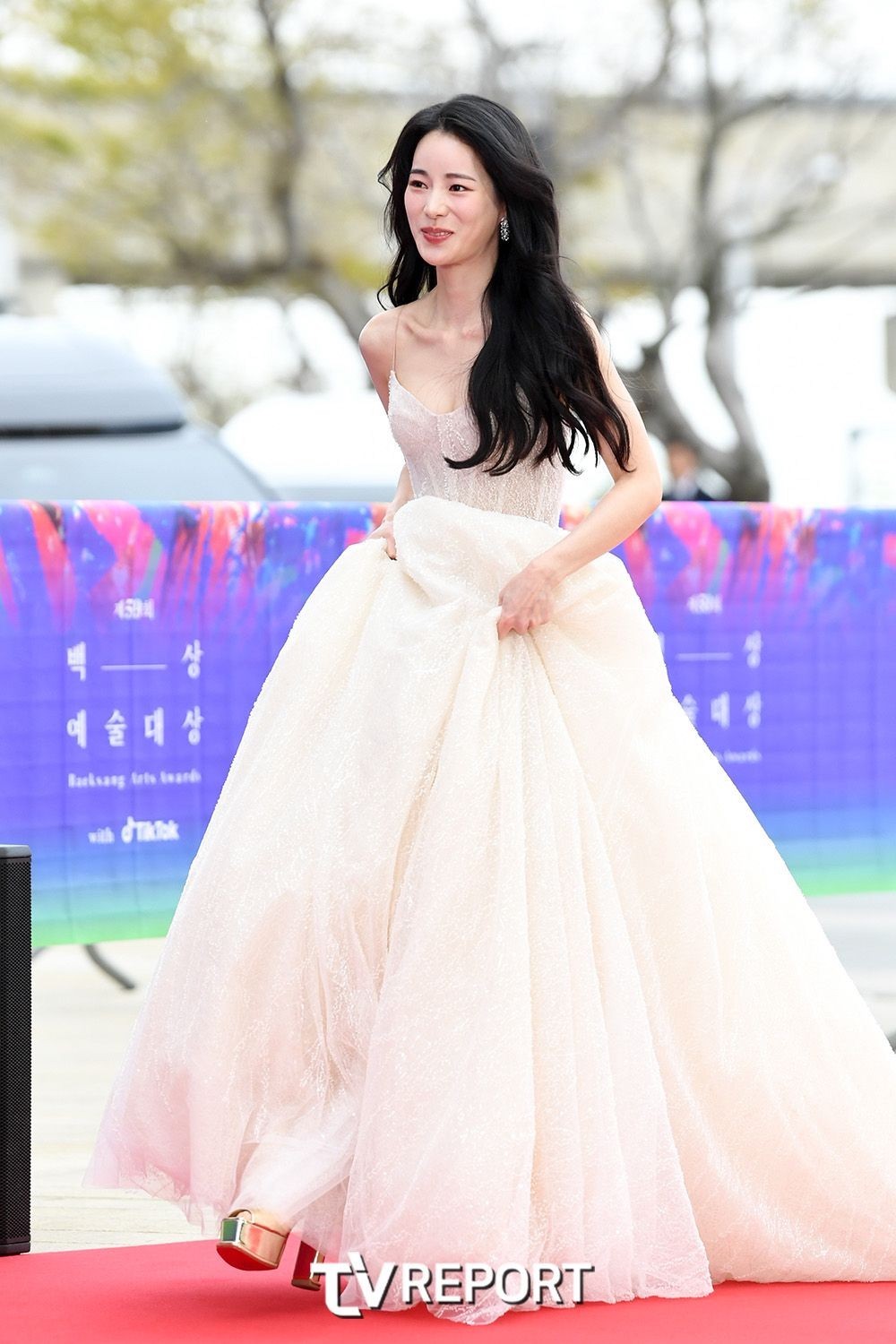 Song Hye Kyo, Suzy và dàn mỹ nhân Hàn lộng lẫy trên thảm đỏ Baeksang 2023 - Ảnh 7.