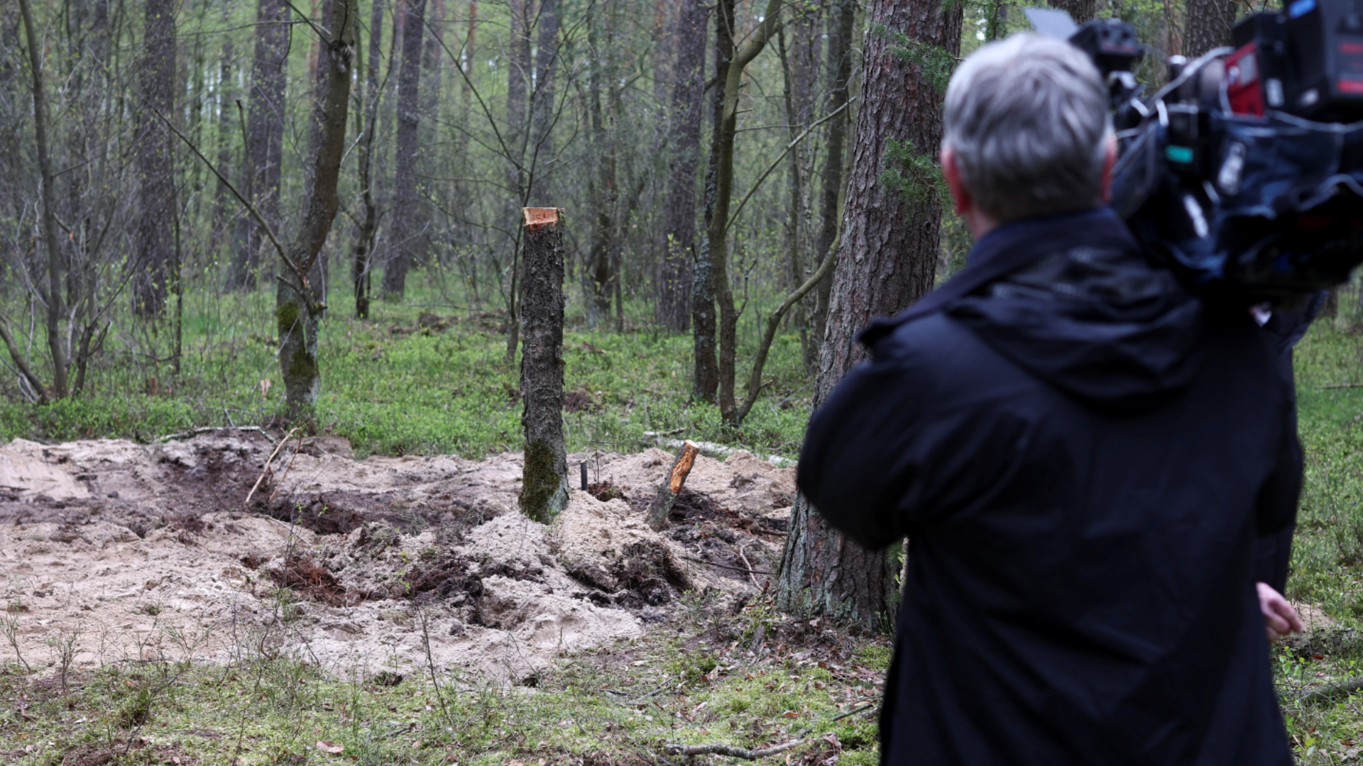 Ba Lan: Tìm thấy vật thể nghi là tên lửa, lo ngại hỏa lực chéo từ Ukraine - Ảnh 1.