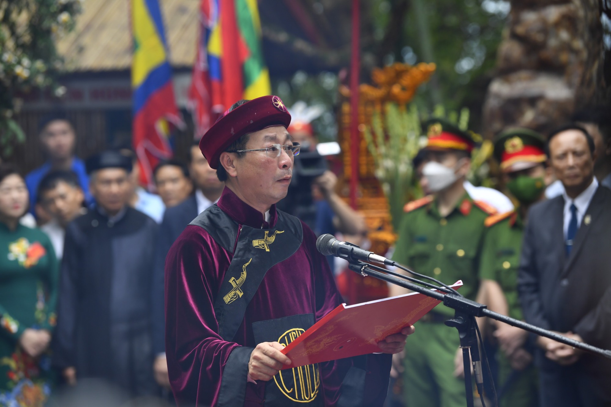 Chủ tịch nước Võ Văn Thưởng dâng hương tưởng nhớ các vua Hùng  - Ảnh 4.