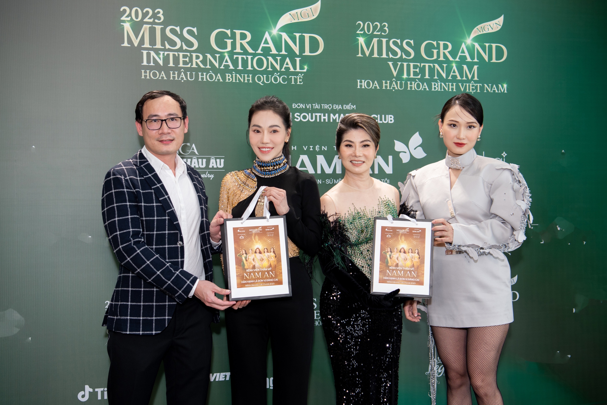 Thùy Tiên gợi cảm khoe sắc bên Hoa hậu đẹp nhất 2022 - Ảnh 9.