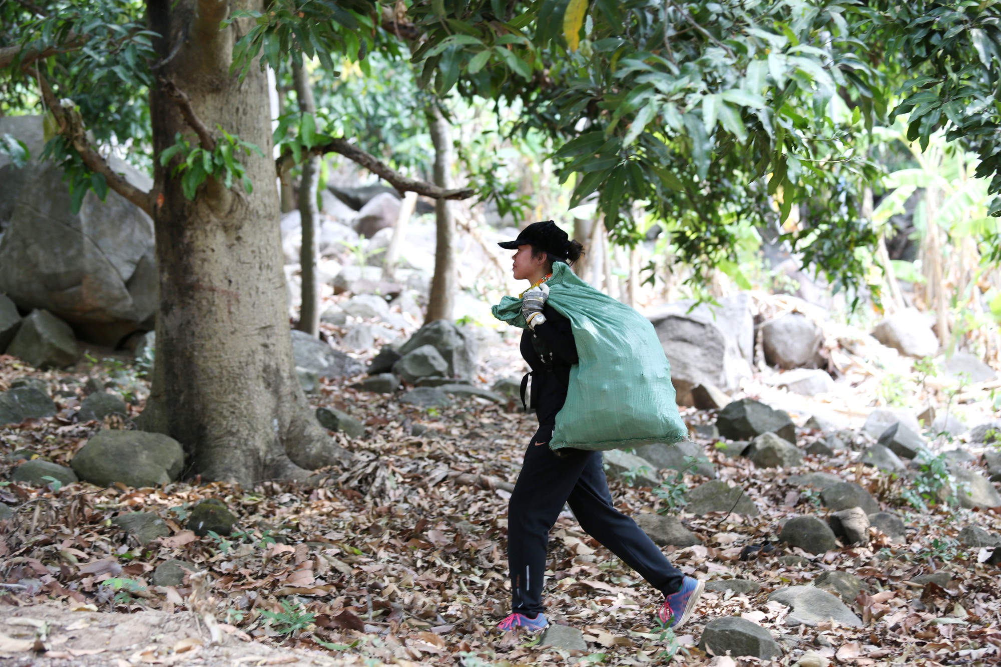 Tây Ninh: Hàng trăm bạn trẻ kết nối hành trình xanh ở núi Bà Đen - Ảnh 4.