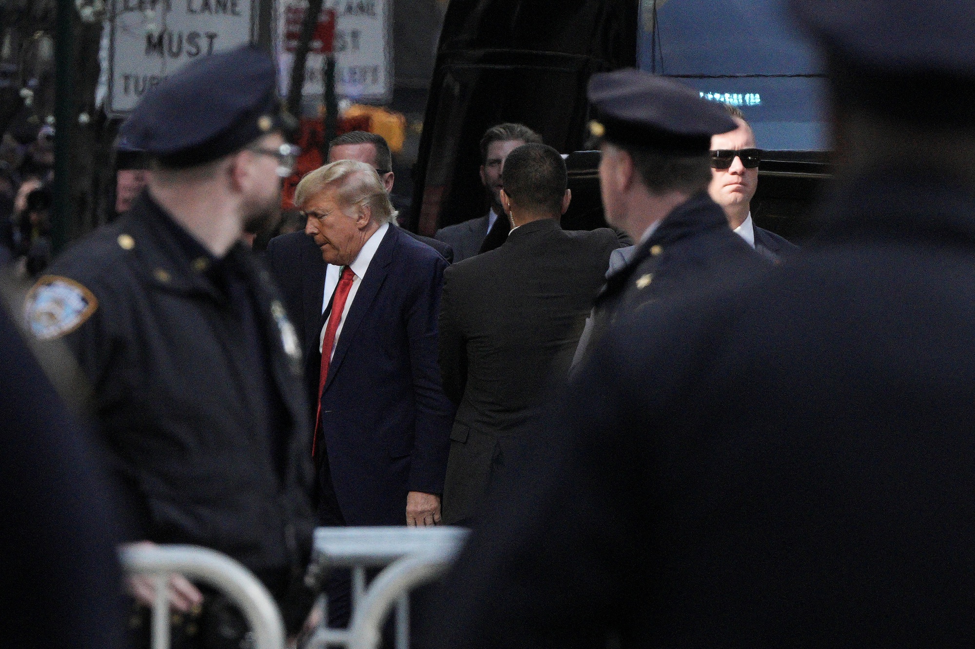 Ông Trump nới rộng khoảng cách dẫn trước đối thủ dù bị truy tố