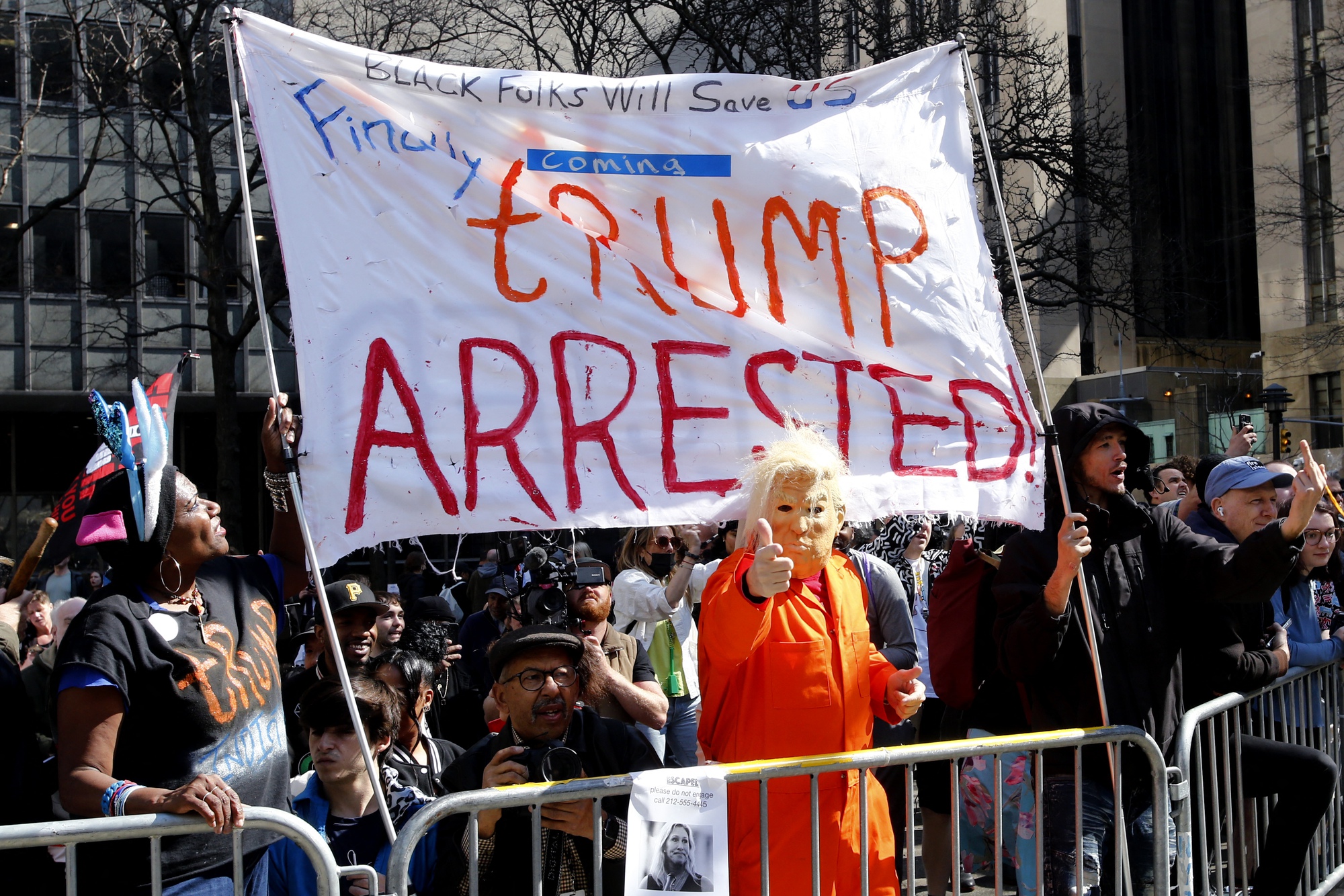 Chùm ảnh: Những diễn biến tại New York trước giờ ông Trump trình diện trước tòa - Ảnh 5.