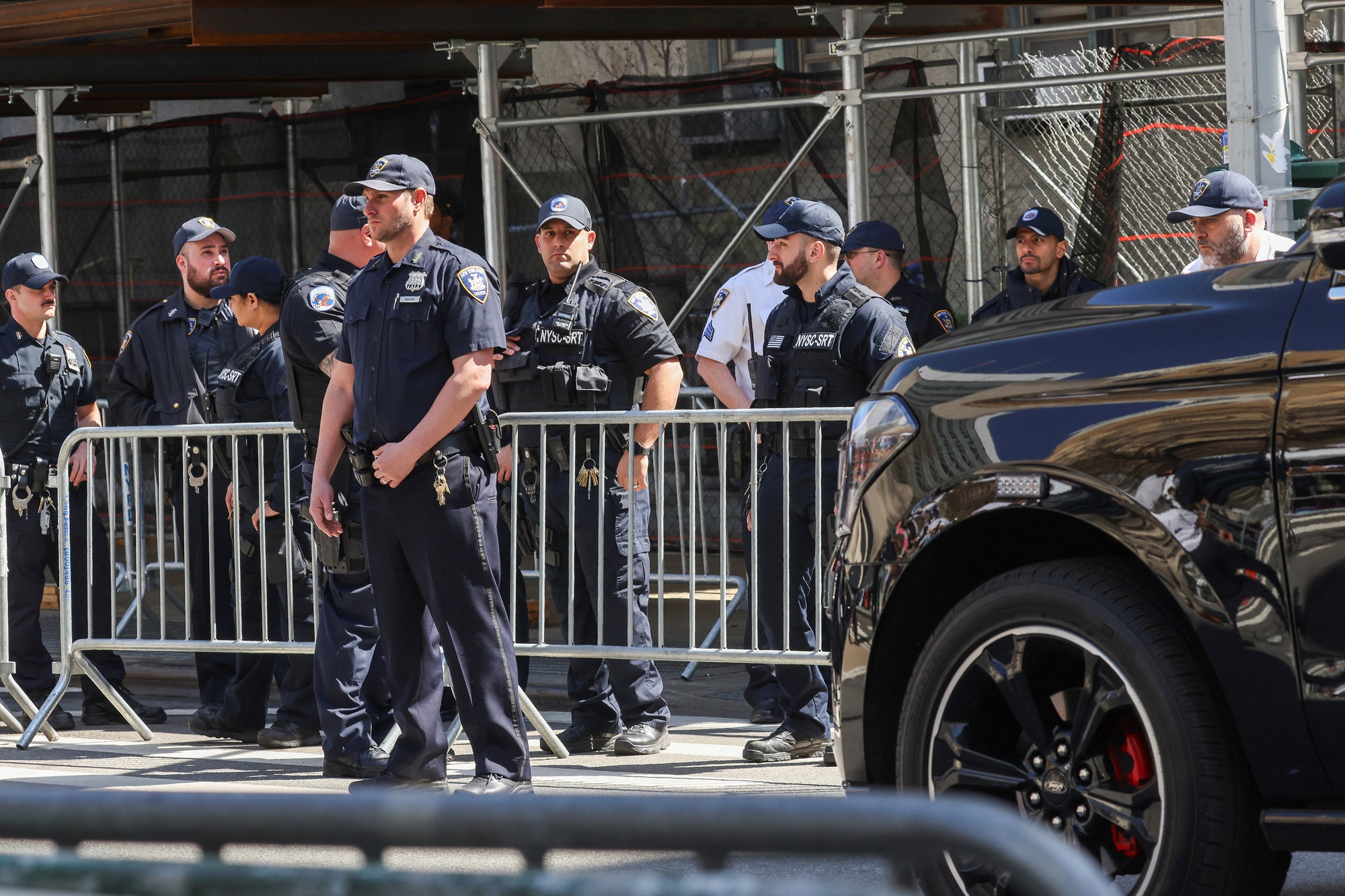 Chùm ảnh: Những diễn biến tại New York trước giờ ông Trump trình diện trước tòa - Ảnh 10.