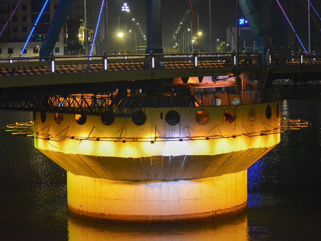 Ngắm trọn khoảnh khắc cầu sông Hàn quay trong đêm  - Ảnh 8.