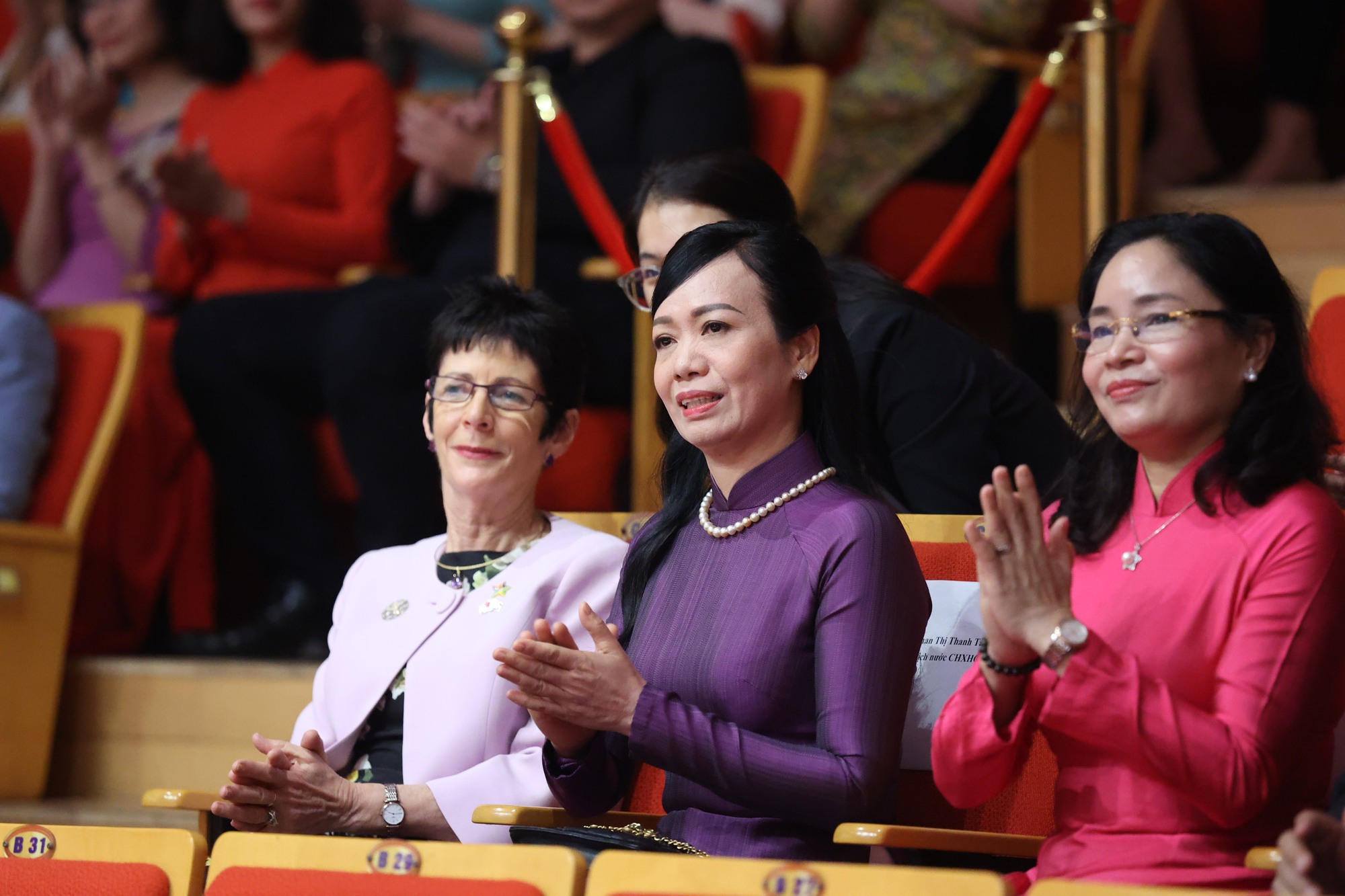 Phu nhân Chủ tịch nước Võ Văn Thưởng và Phu nhân Toàn quyền Úc thăm Học ...