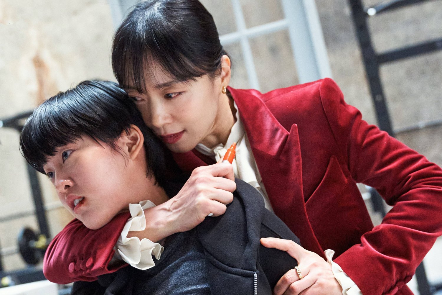 Nữ hoàng cảnh nóng' Jeon Do Yeon hóa sát thủ ở tuổi 50