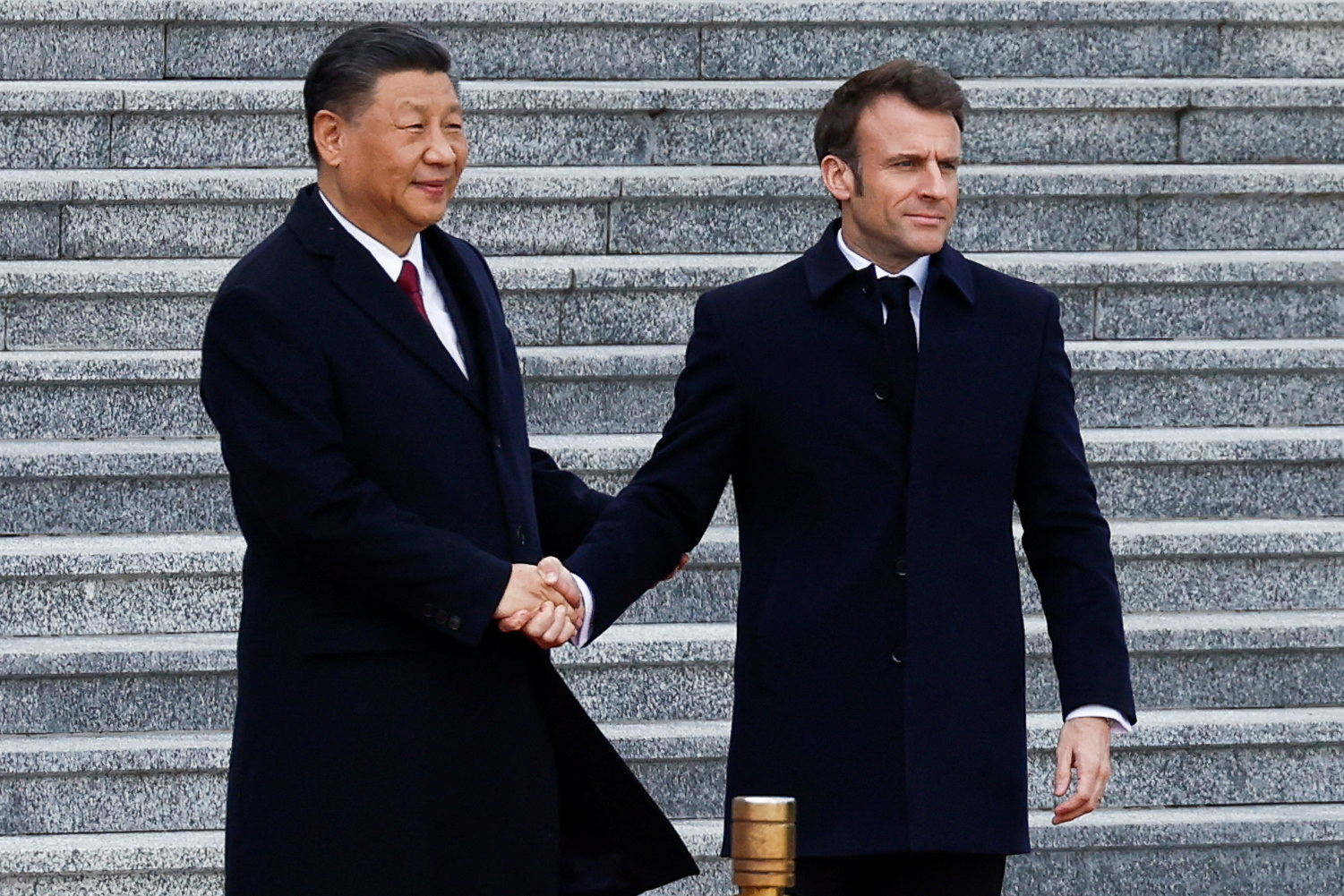 Đại sứ Trung Quốc hé lộ lập trường của Bắc Kinh về xung đột Nga-Ukraine - Ảnh 1.