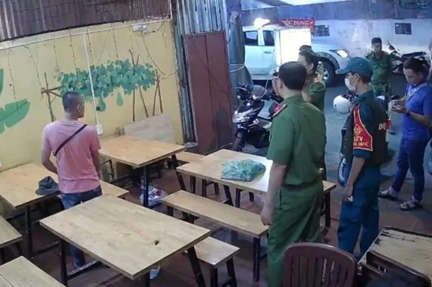 TP.HCM: Bắt nghi phạm xông vào quán ăn, đánh liên tục vào mặt thực khách