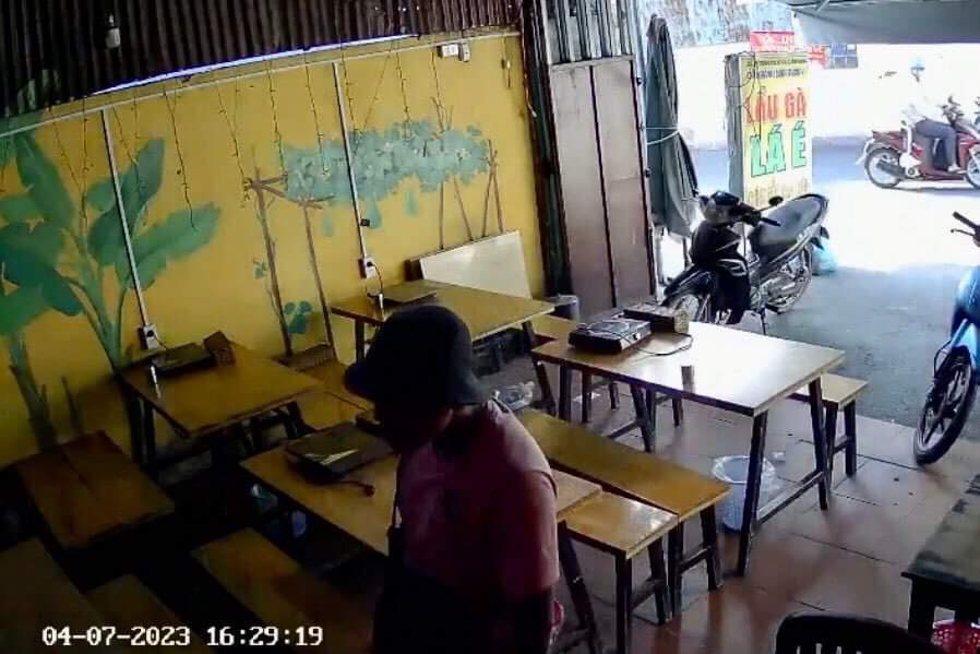 TP.HCM: Bắt nghi phạm xông vào quán ăn, đánh liên tục vào mặt thực khách