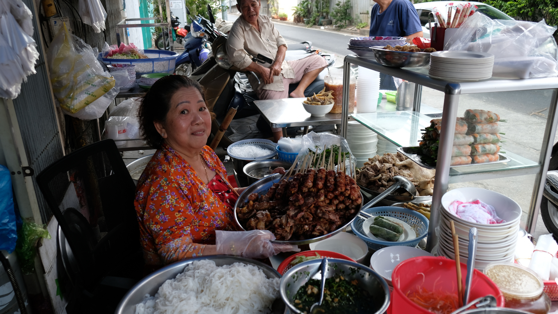 Bún thịt nướng, gỏi cuốn của người Hoa gốc Tiều ngon thế nào khiến ai cũng mê?- Ảnh 2.