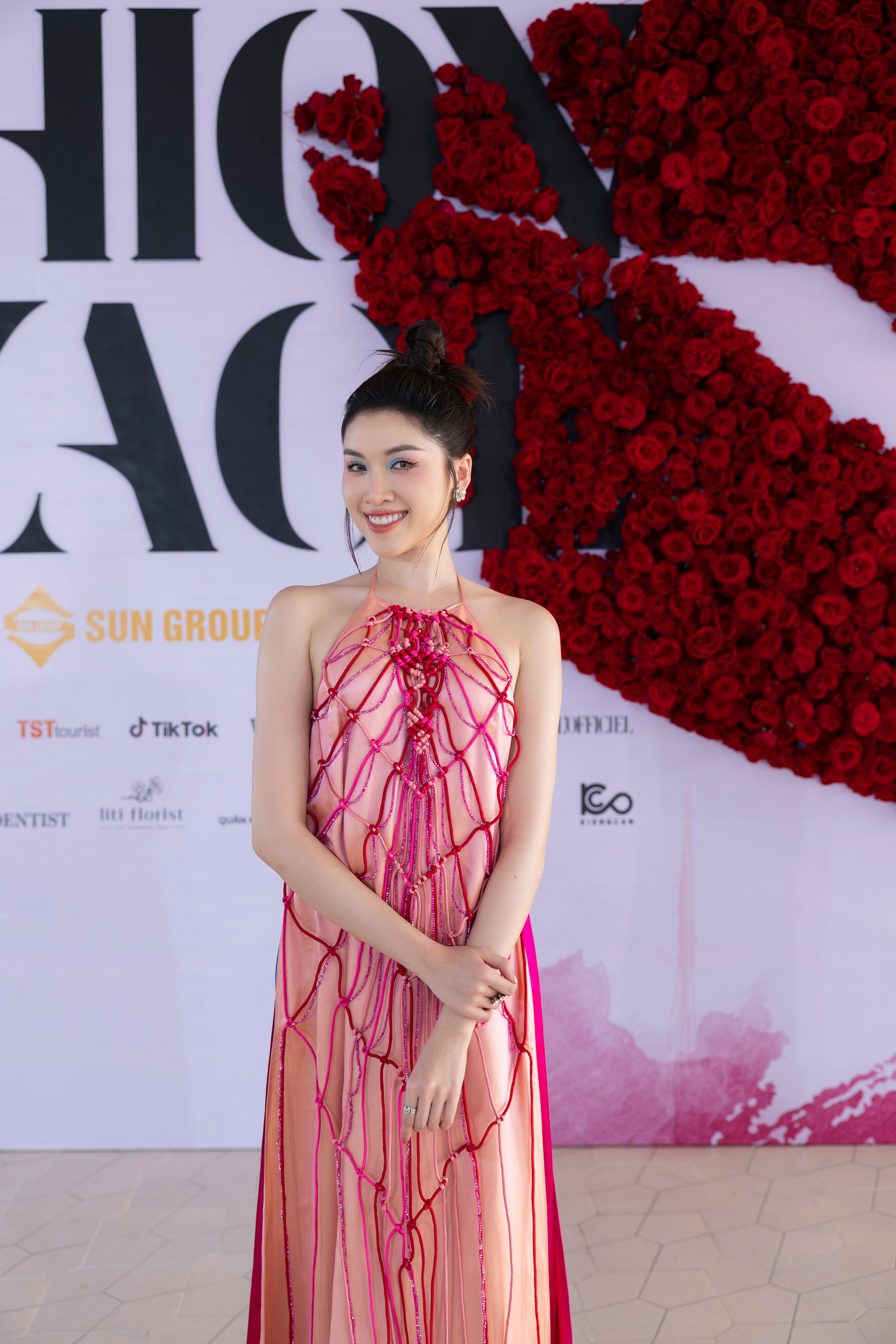 Hoa hậu Việt Nam 2008 Thùy Dung khoe sắc tại thảm đỏ show thời trang - Ảnh 5.