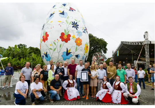 Quả trứng Phục sinh tại Brazil trang trí lớn nhất thế giới có gì lạ? - Ảnh 3.