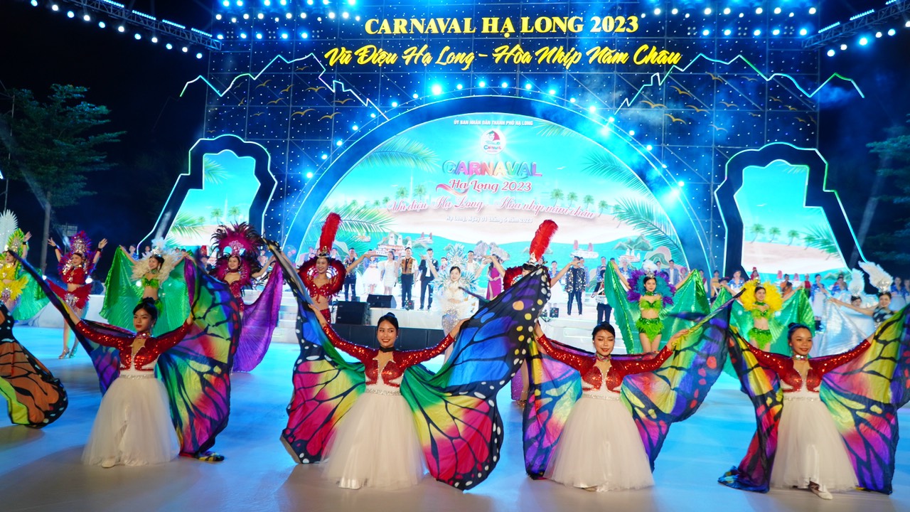 Carnaval Hạ Long rực rỡ sắc màu chào đón mùa du lịch hè  - Ảnh 1.