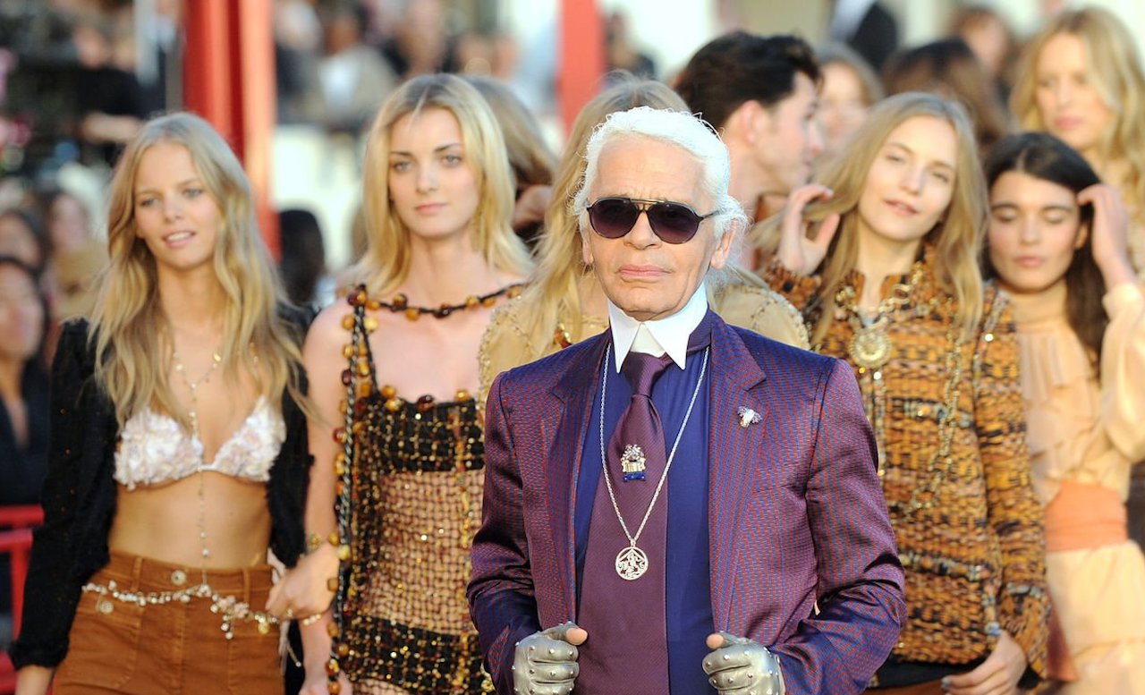 Ông hoàng đế chế Chanel Karl Lagerfeld qua đời ở tuổi 85  2sao