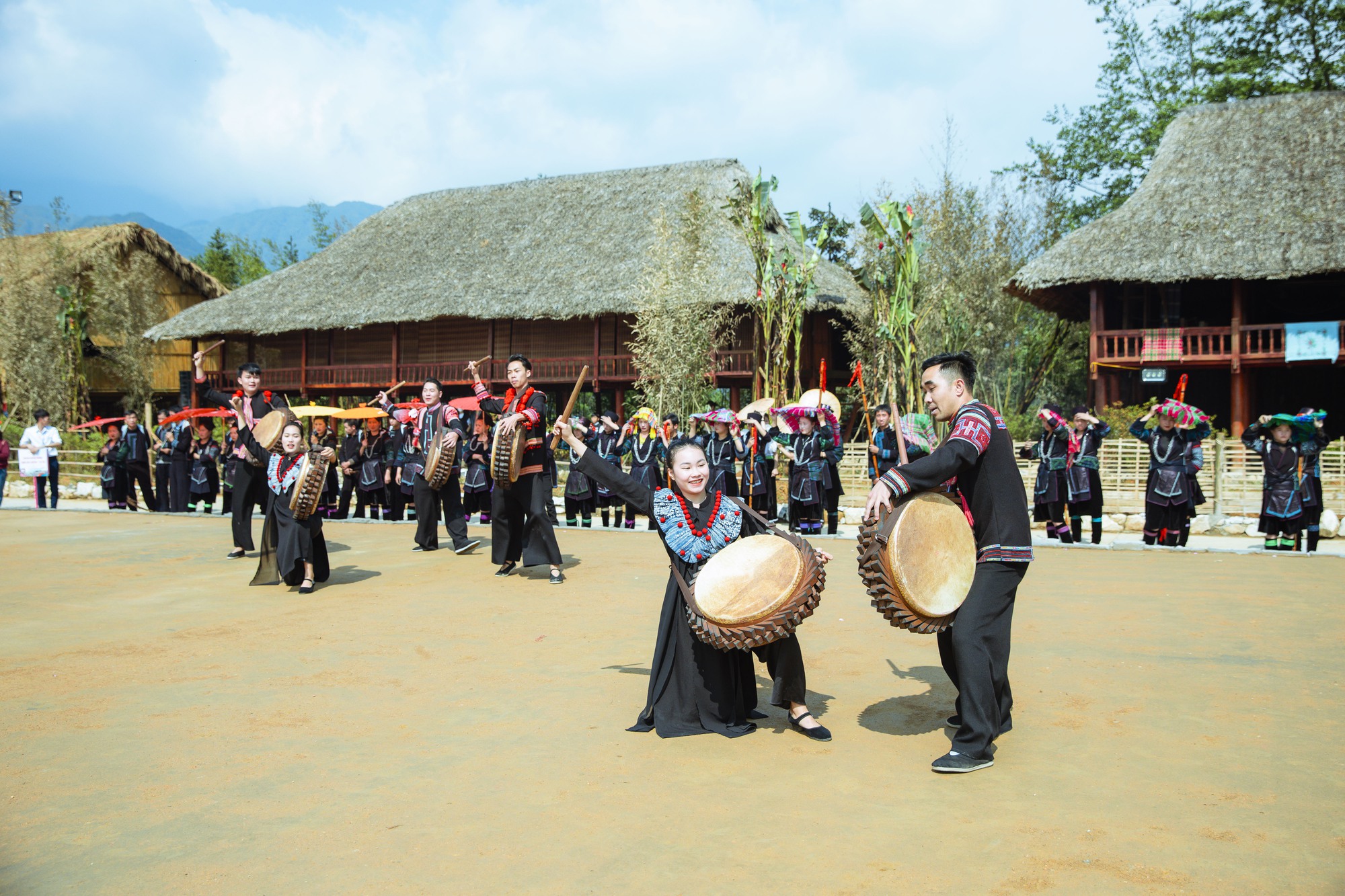 Độc đáo không gian văn hóa 5 dân tộc Sa Pa tại Sun World Fansipan Legend - Ảnh 4.