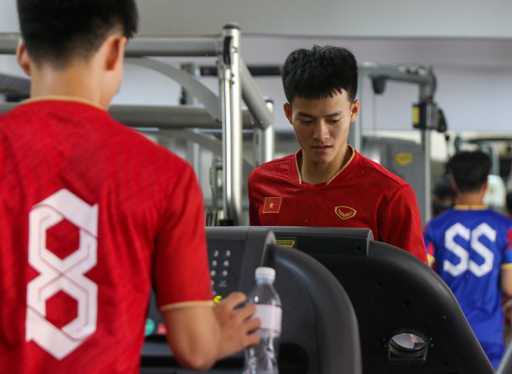 Cầu thủ U.22 Việt Nam tươi rói khi được HLV Troussier 'thưởng nóng' - Ảnh 2.