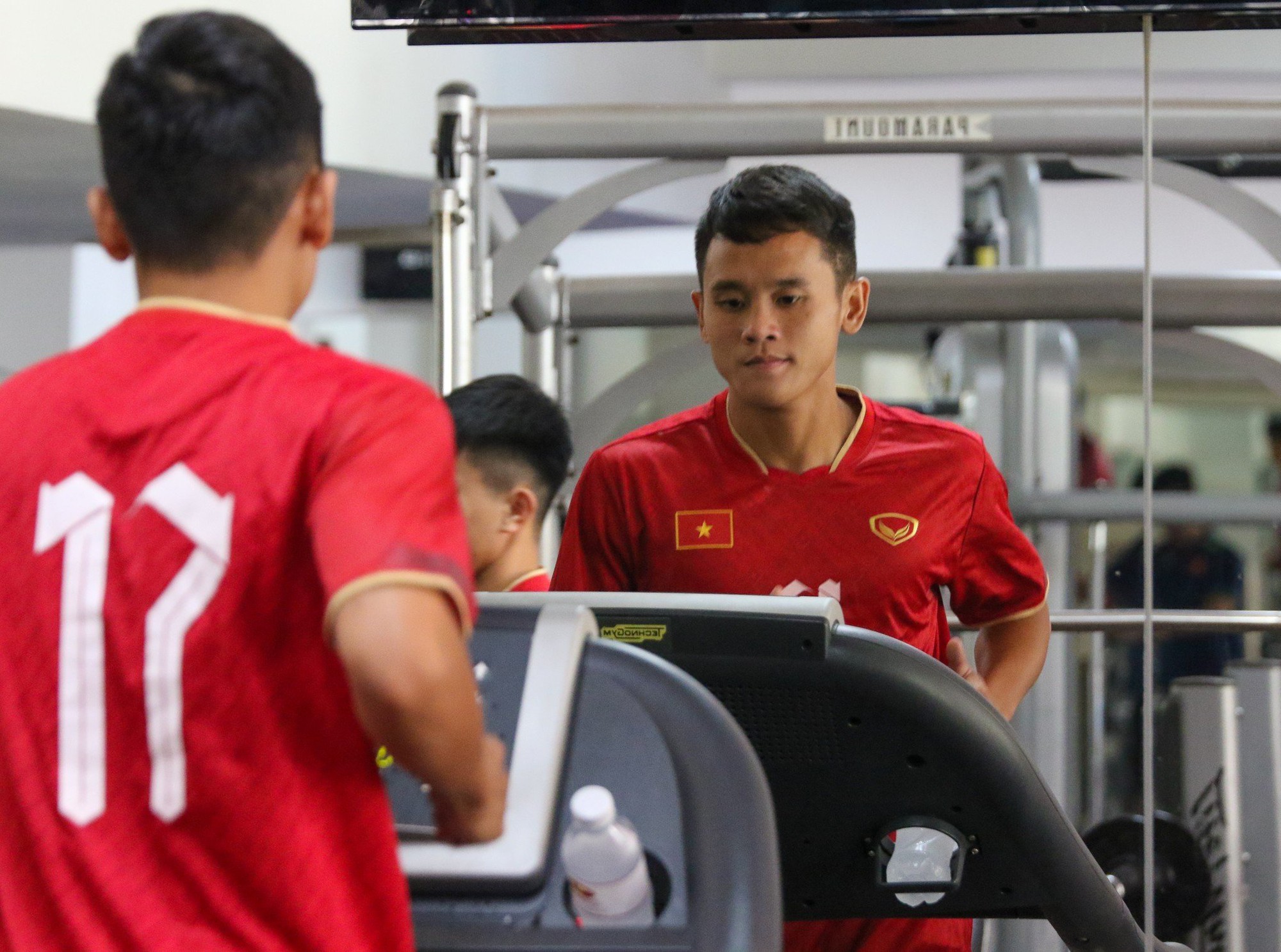 Cầu thủ U.22 Việt Nam tươi rói khi được HLV Troussier 'thưởng nóng' - Ảnh 8.