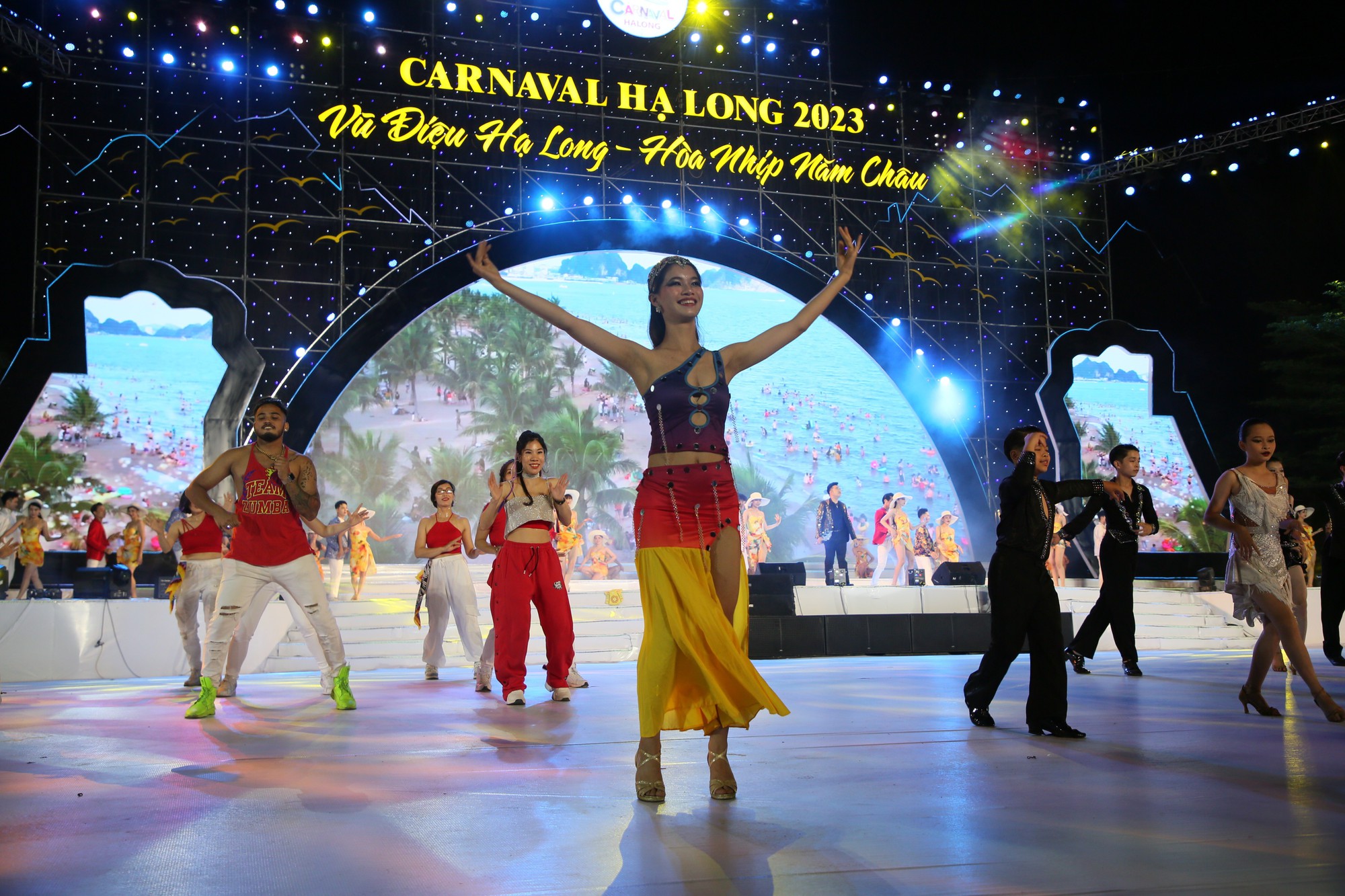 Carnaval Hạ Long rực rỡ sắc màu chào đón mùa du lịch hè 2023  - Ảnh 10.