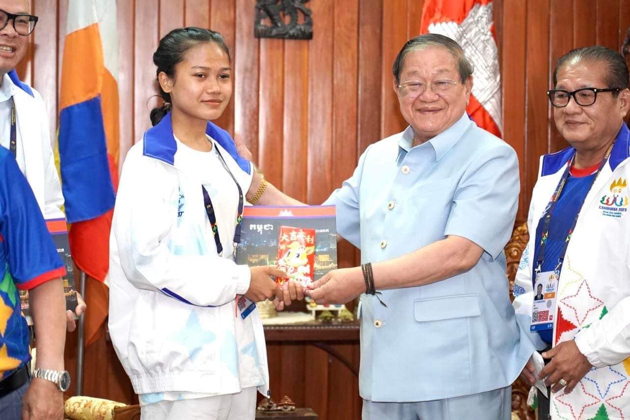 VĐV Campuchia thi cùng Nguyễn Thị Oanh được thưởng 1 triệu riel vì hành động đẹp - Ảnh 1.