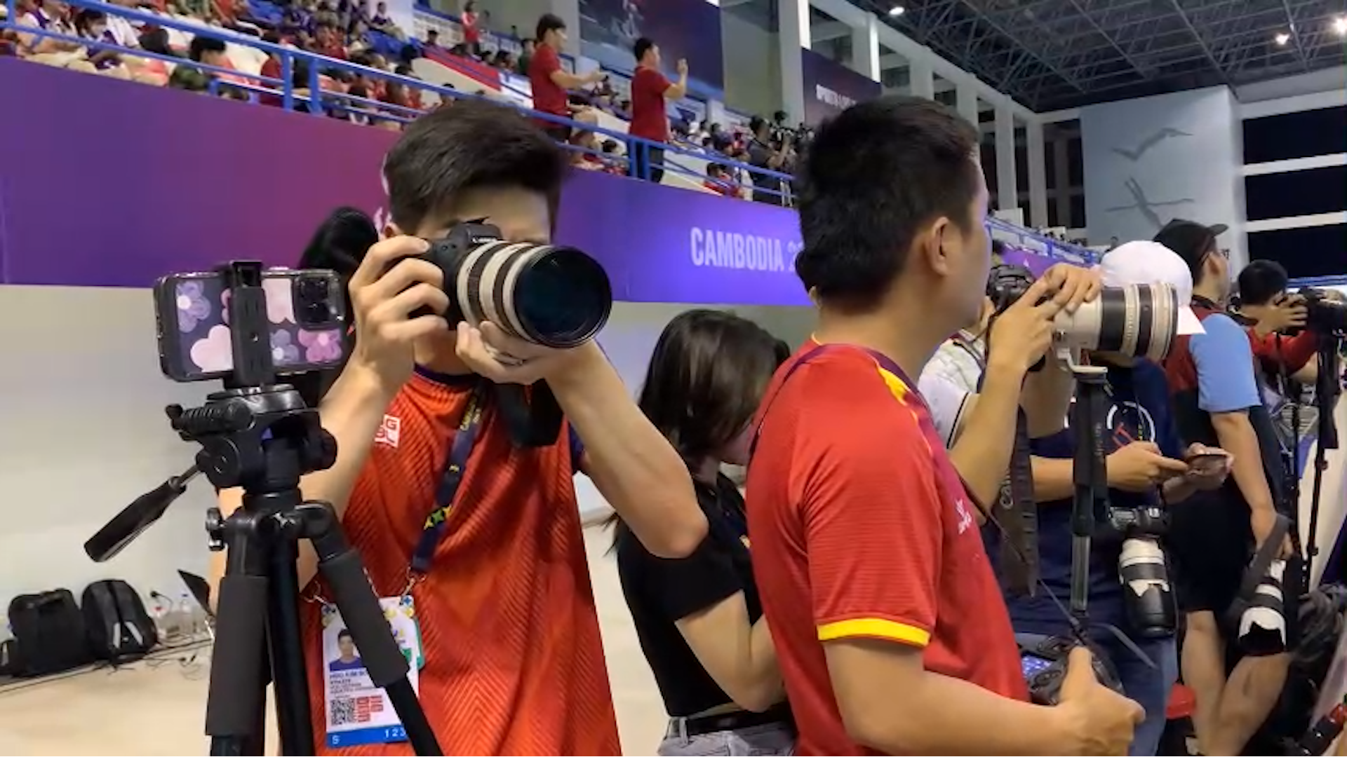 Bất ngờ với nghề tay trái của kình ngư Nguyễn Hữu Kim Sơn tại SEA Games 32 - Ảnh 3.