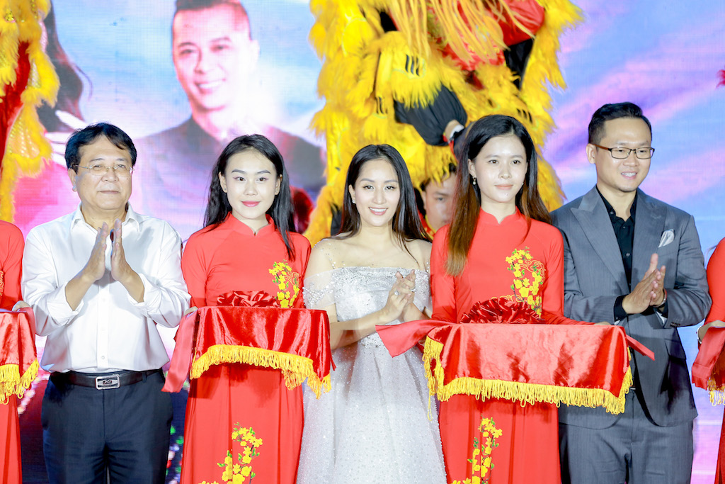 Kiện tướng dancesport Khánh Thi trở thành Viện trưởng Viện Văn hóa - Nghệ thuật UEF - Ảnh 1.