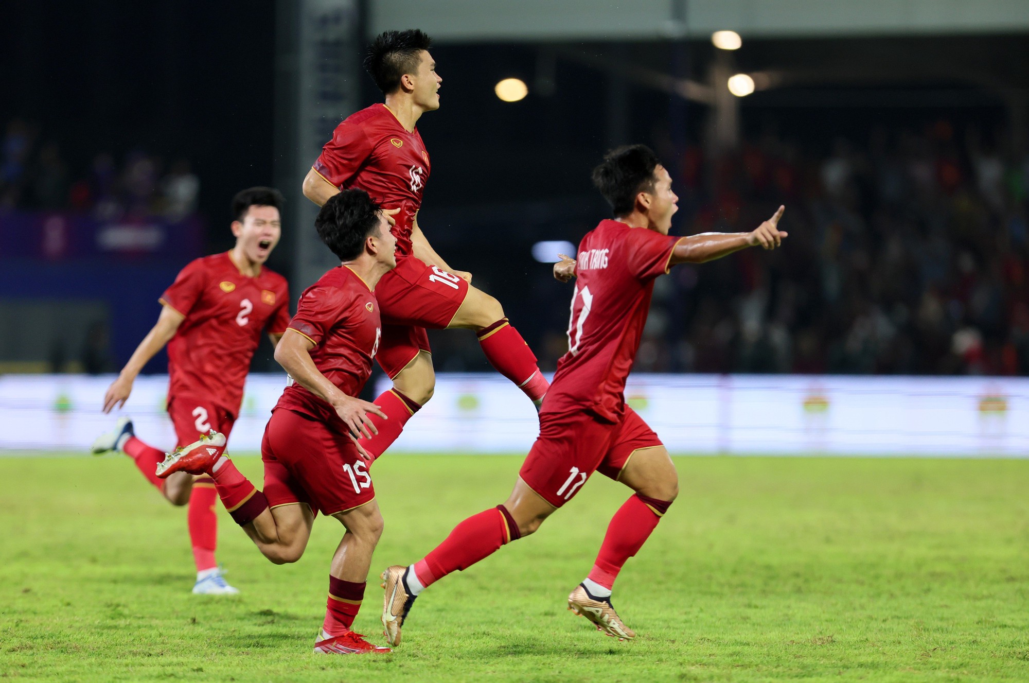 U.22 Việt Nam sai lầm, HLV Troussier giãi bày: ‘Nhiều bàn thắng hơn bàn thua là được’ - Ảnh 1.