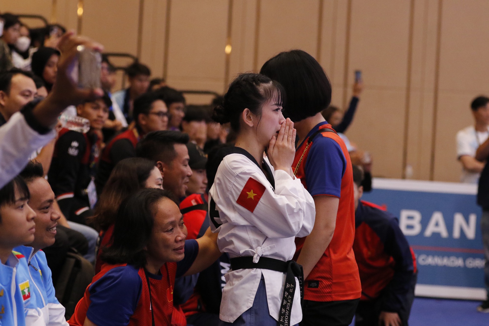Hoa khôi Châu Tuyết Vân bật khóc chia tay SEA Games sau HCV thứ 6 kịch tính - Ảnh 5.