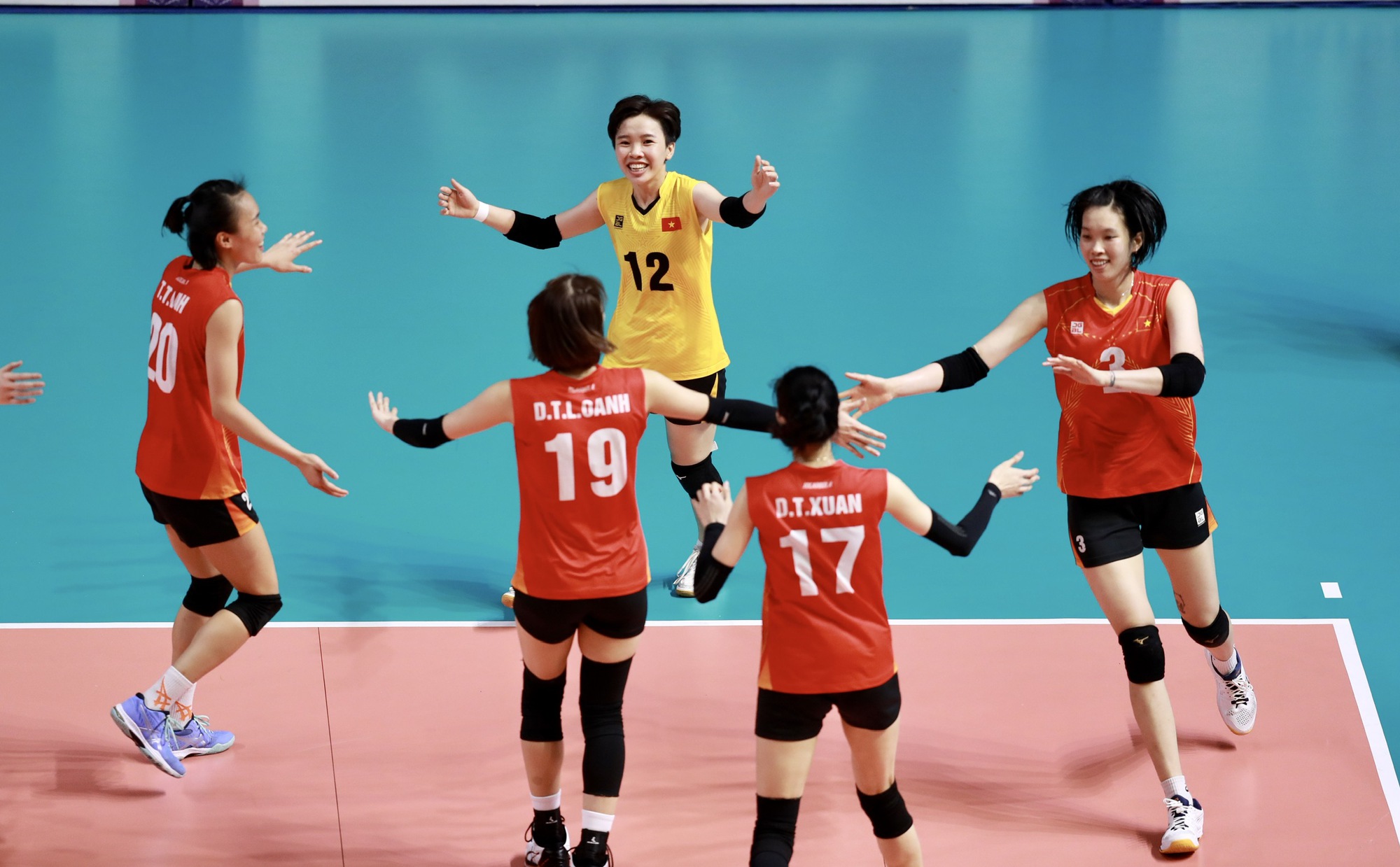 Thắng nhọc Indonesia, bóng chuyền nữ Việt Nam gặp Thái Lan ở chung kết SEA Games 32 - Ảnh 9.