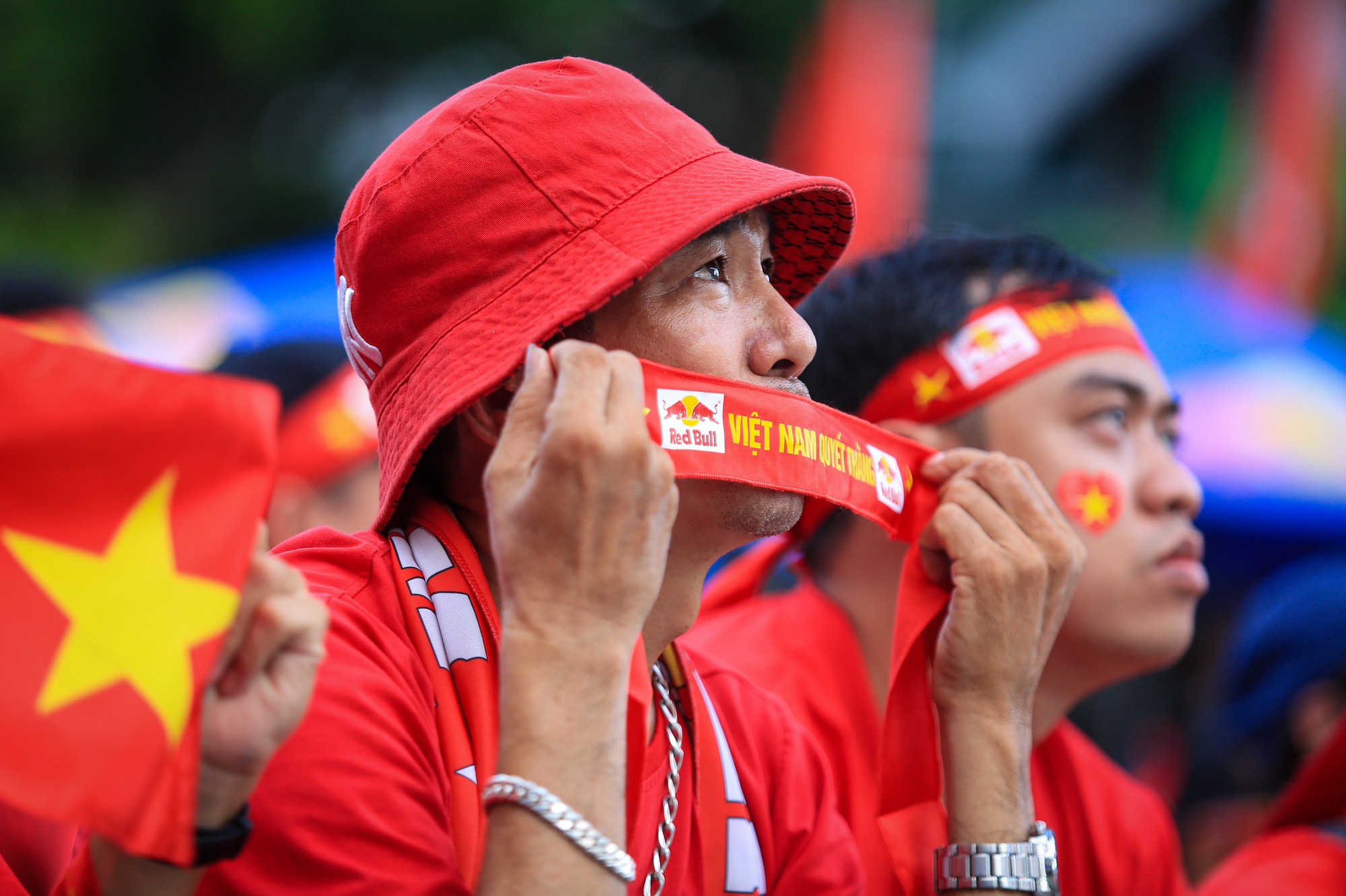Cổ động viên TP.HCM bật khóc khi U.22 Việt Nam dừng chân tại SEA Games 32 - Ảnh 5.