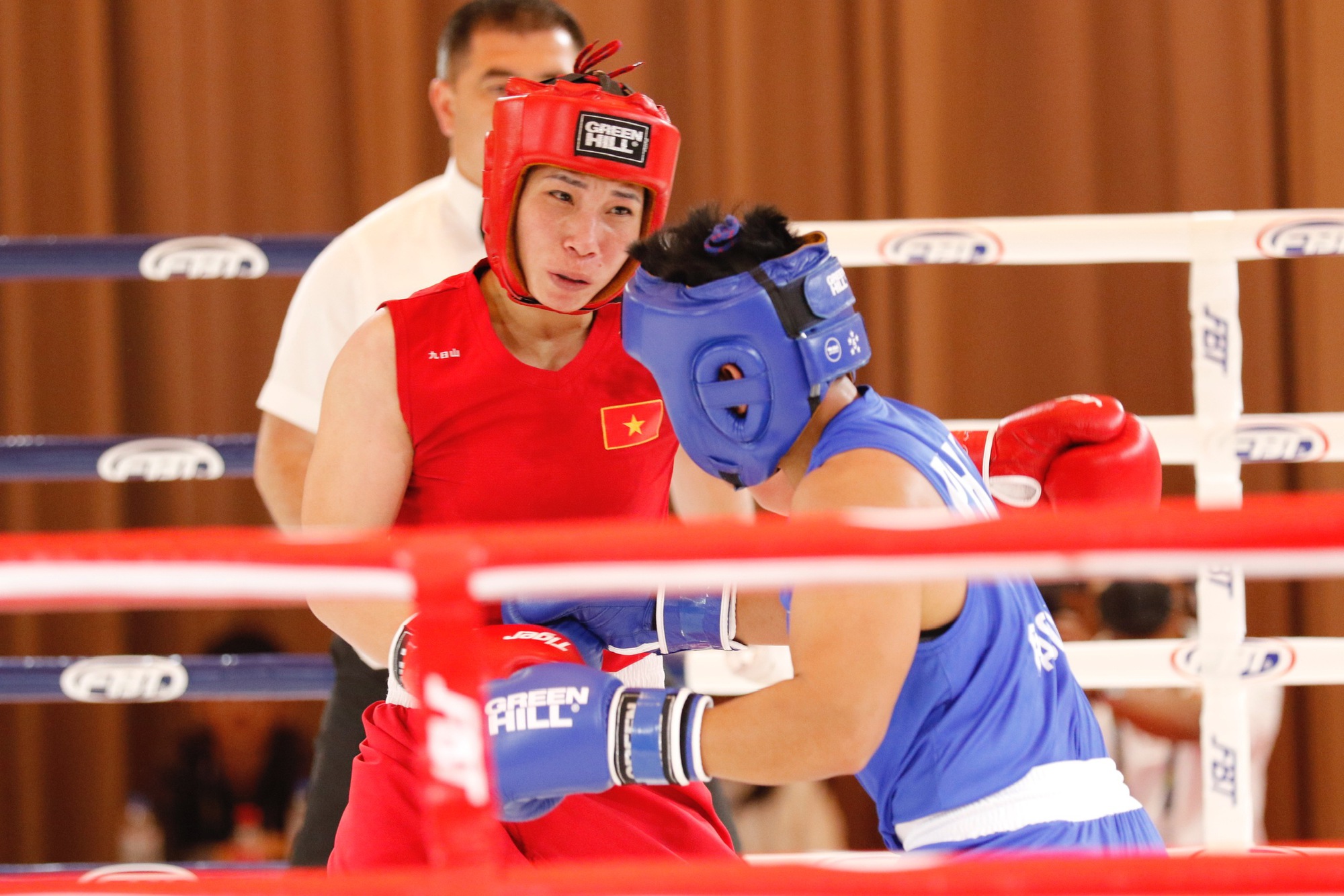 Nhà vô địch boxing Hà Thị Linh: 'Giờ tôi thực sự rất nhớ con' - Ảnh 2.