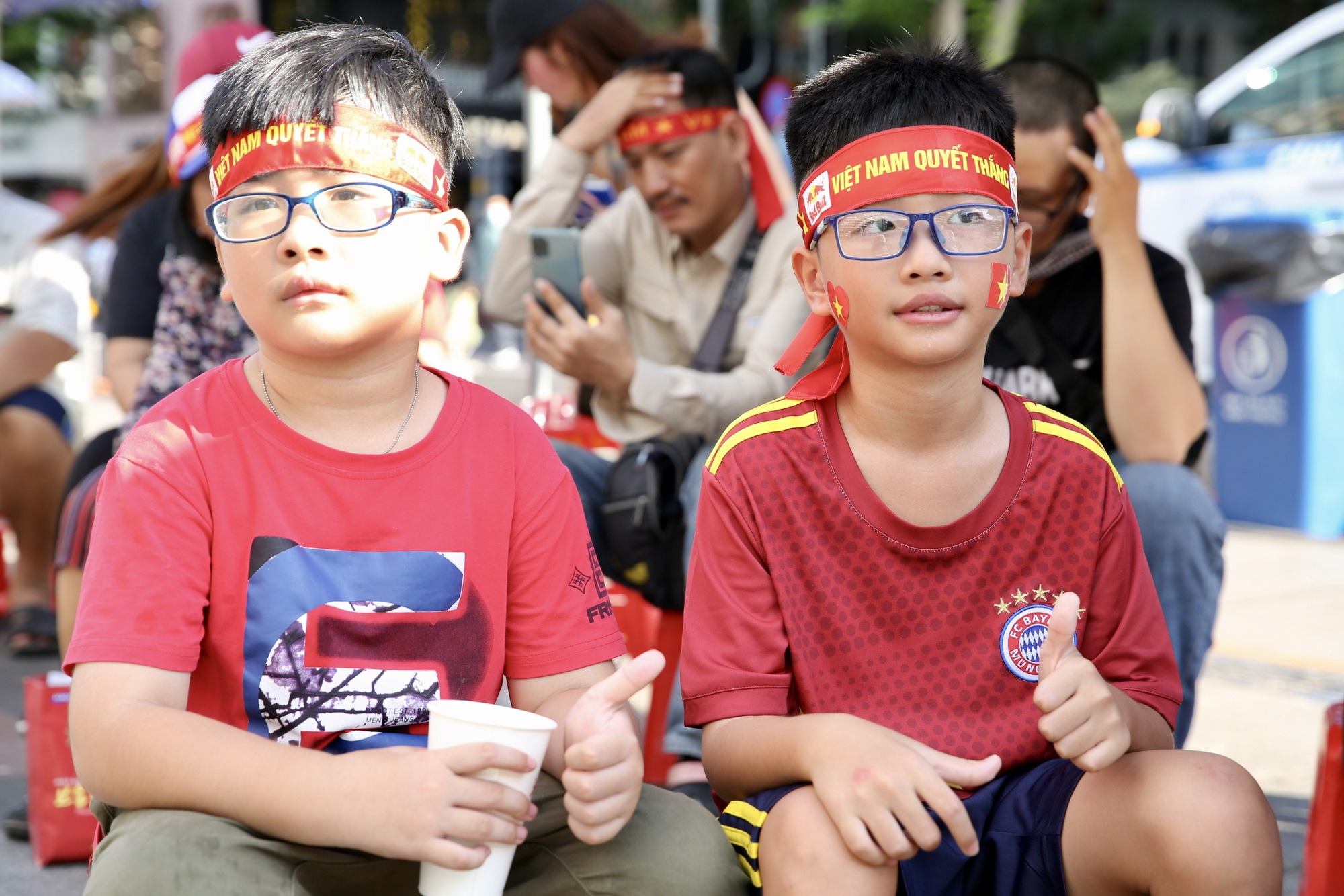 Red Bull Fanzone: Du khách nước ngoài hào hứng tiếp lửa U.22 Việt Nam - Ảnh 13.