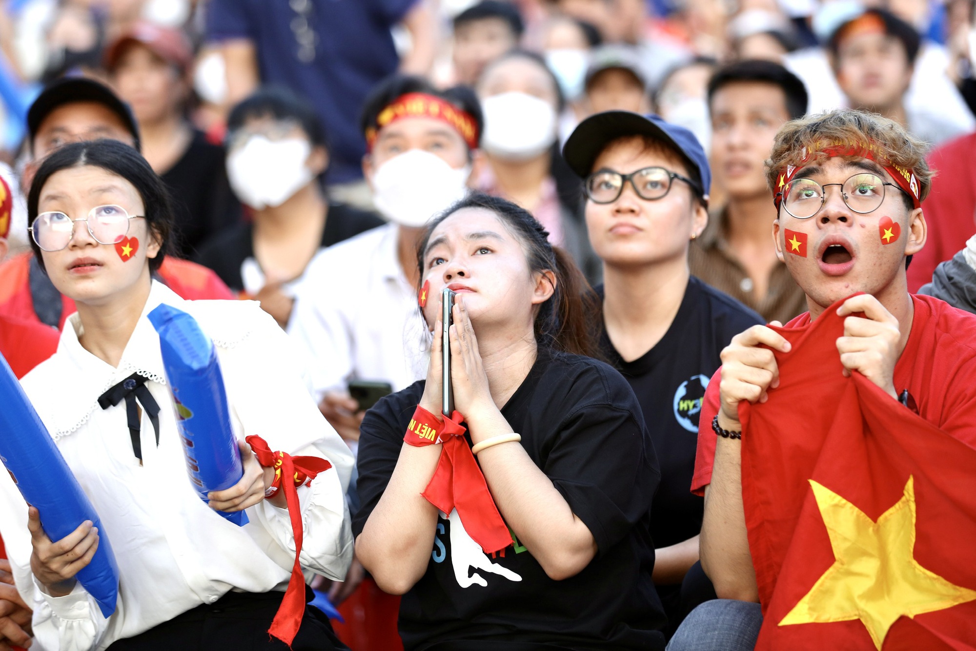 Red Bull Fanzone: Du khách nước ngoài hào hứng tiếp lửa U.22 Việt Nam - Ảnh 21.
