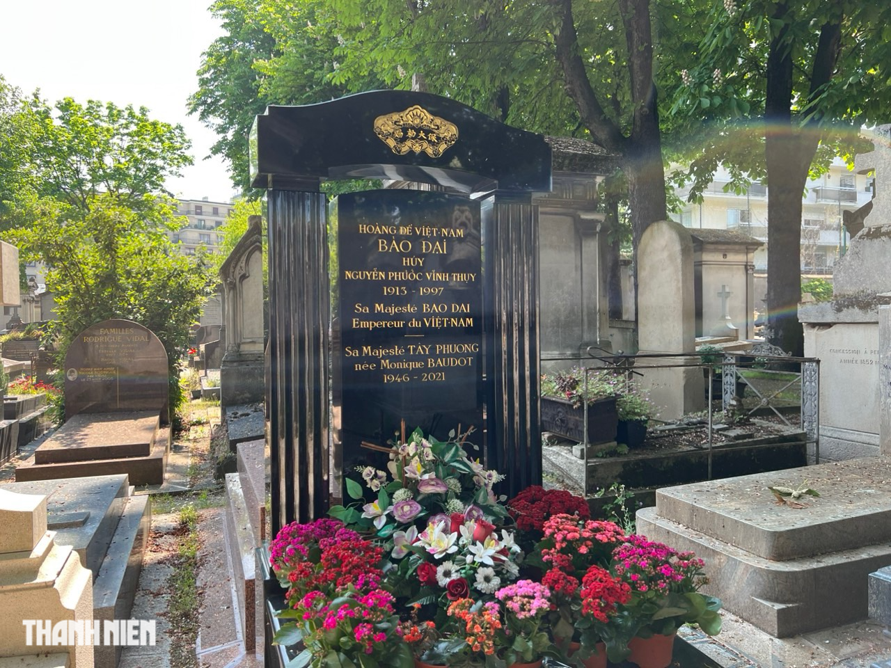 Thăm mộ cựu hoàng Bảo Đại ở Paris - Ảnh 3.