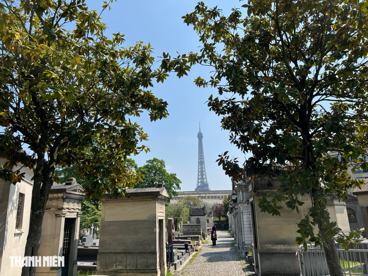 Thăm mộ cựu hoàng Bảo Đại ở Paris - Ảnh 5.