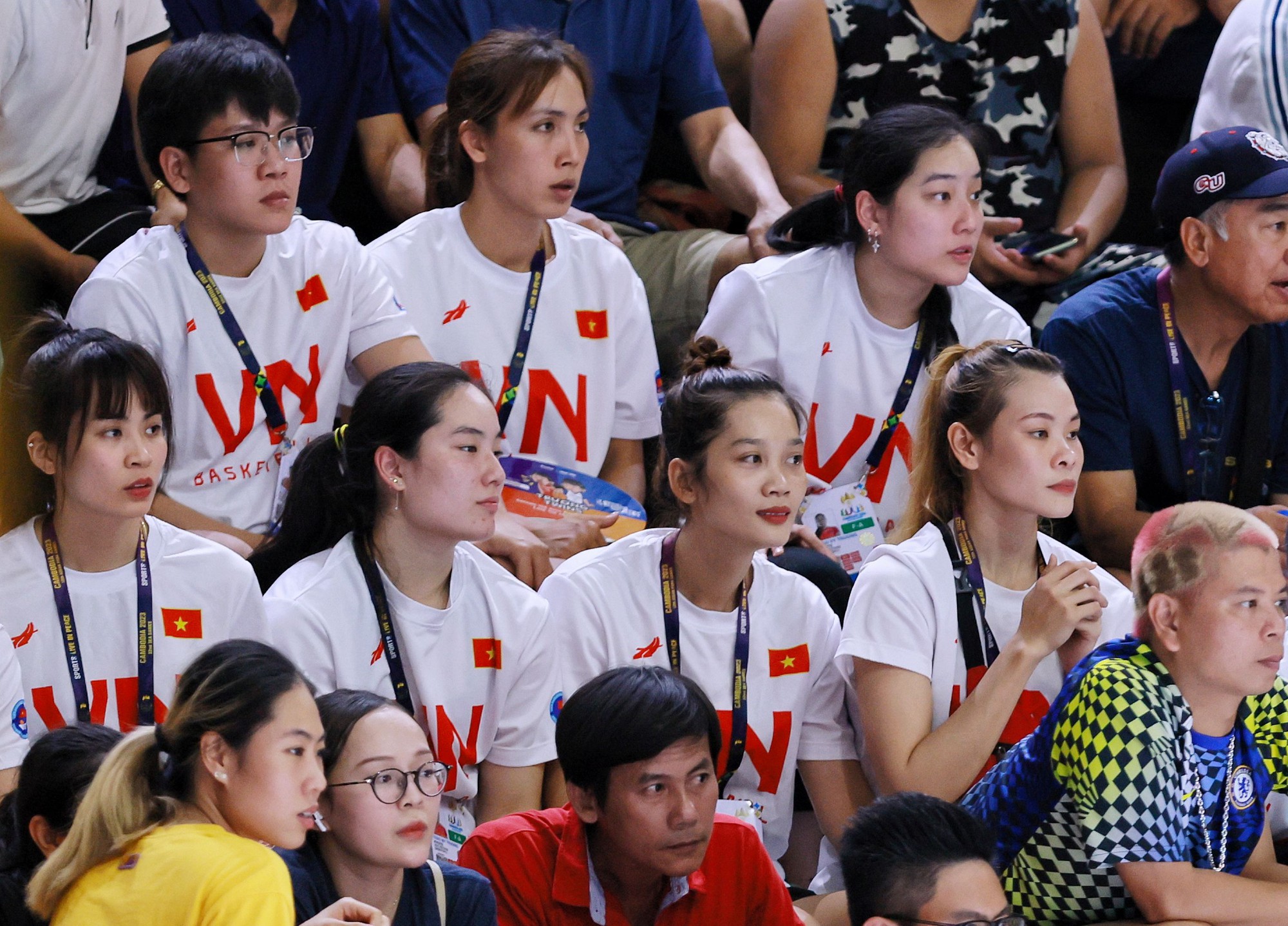 Song sinh Việt kiều Thảo Vy, Thảo My bất ngờ xuất hiện tại chung kết bóng chuyền nữ - Ảnh 3.