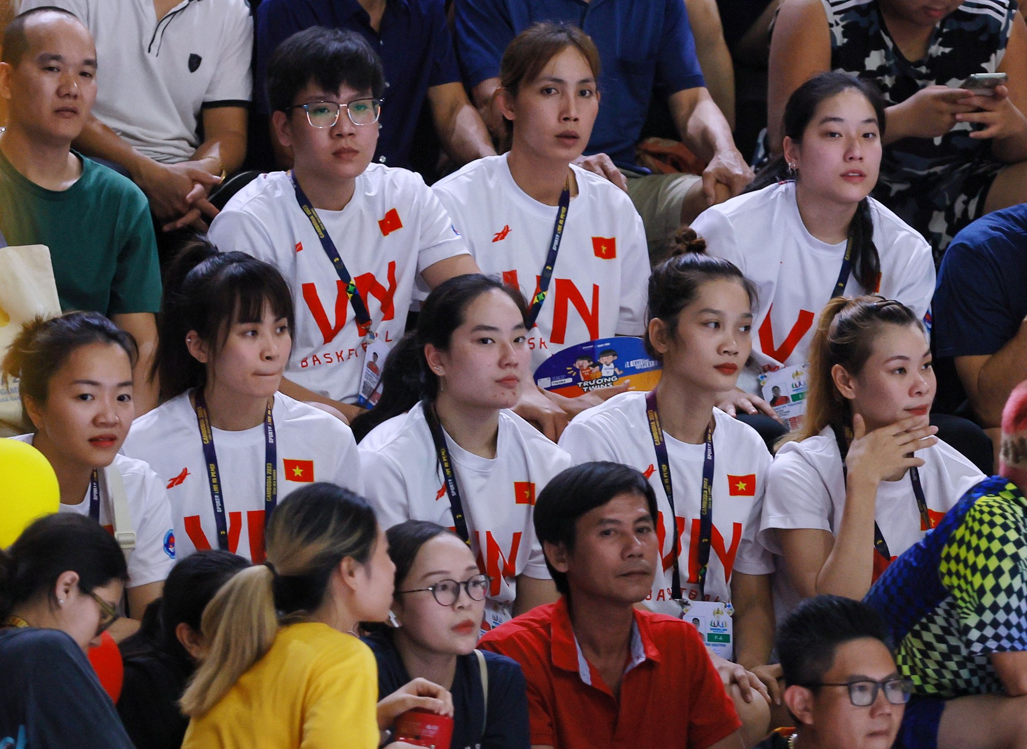 Song sinh Việt kiều Thảo Vy, Thảo My bất ngờ xuất hiện tại chung kết bóng chuyền nữ - Ảnh 2.