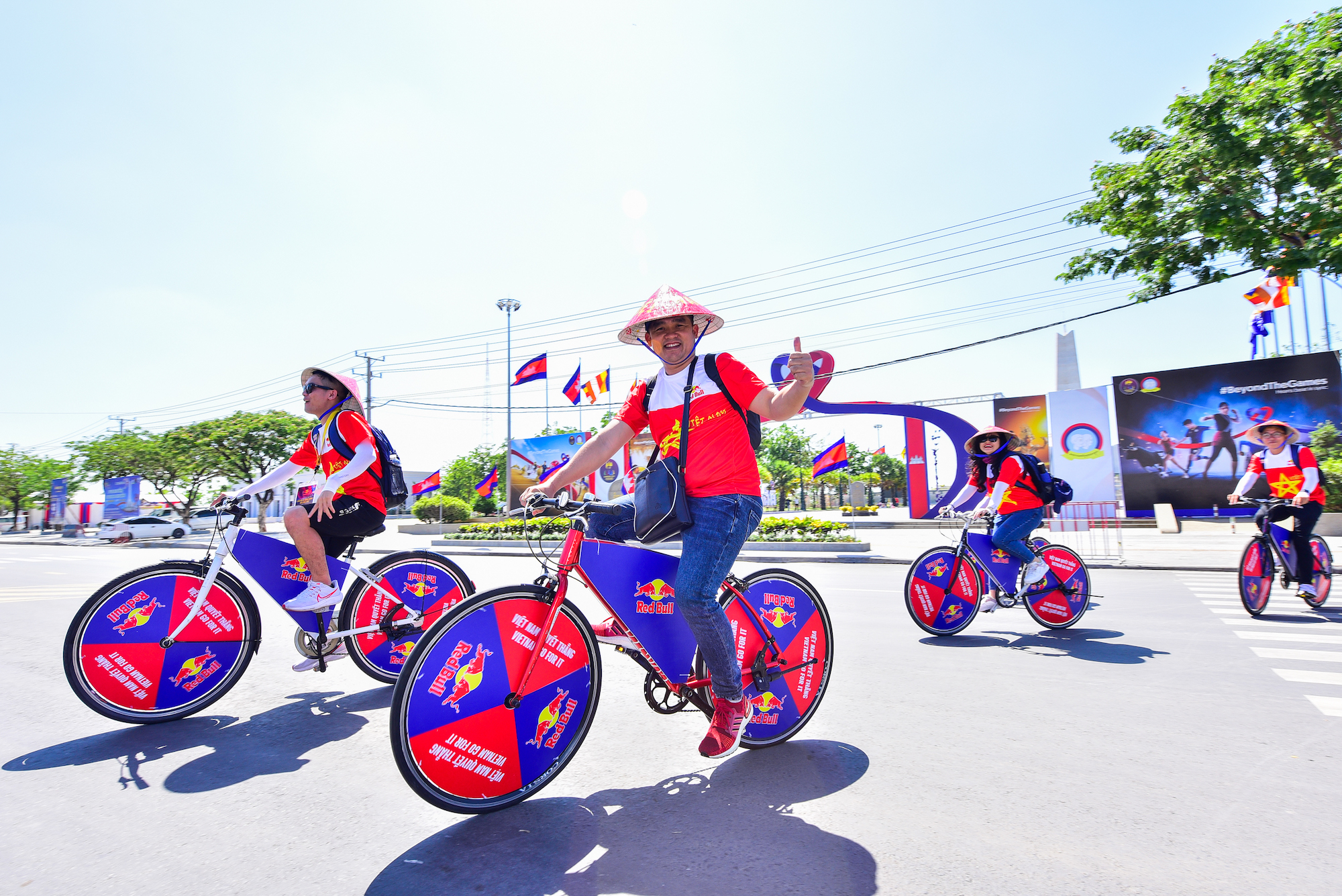 SEA Games 32: Dàn Hotgirl diễu hành làm rực cháy sân Morodok Techo - Ảnh 6.