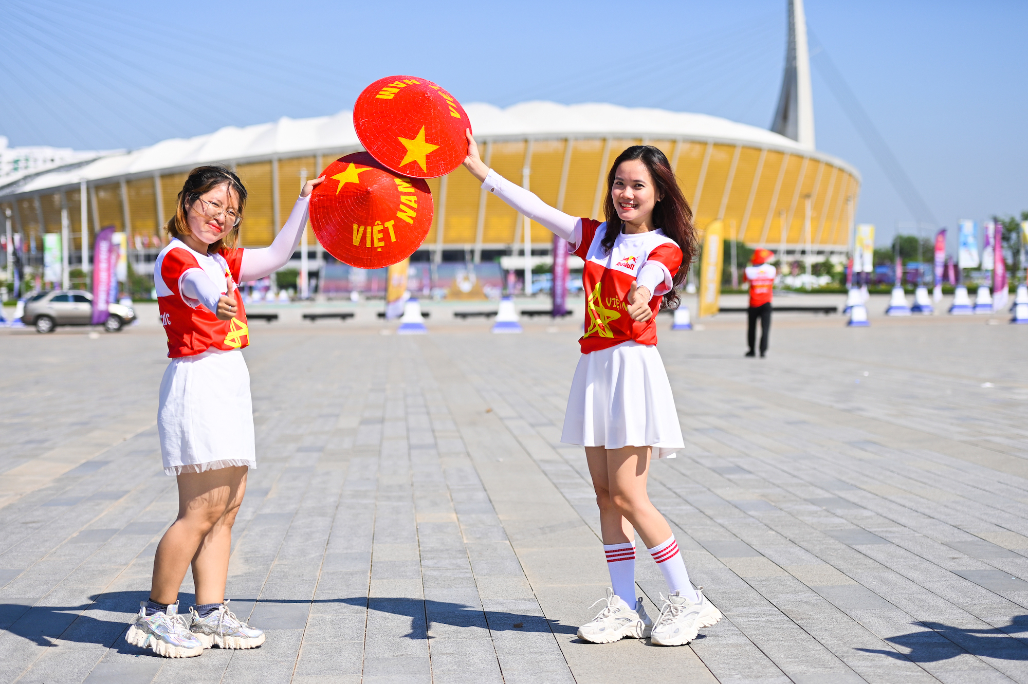 SEA Games 32: Dàn Hotgirl diễu hành làm rực cháy sân Morodok Techo - Ảnh 16.