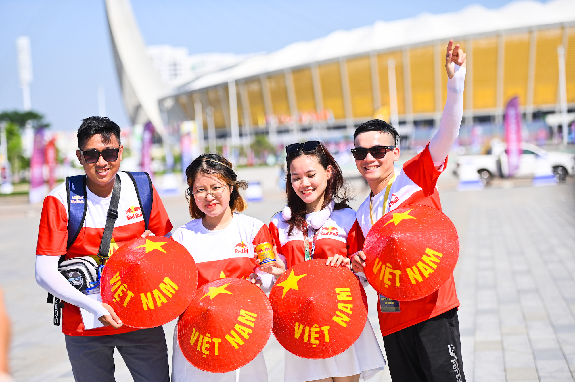 SEA Games 32: Dàn Hotgirl diễu hành làm rực cháy sân Morodok Techo - Ảnh 19.