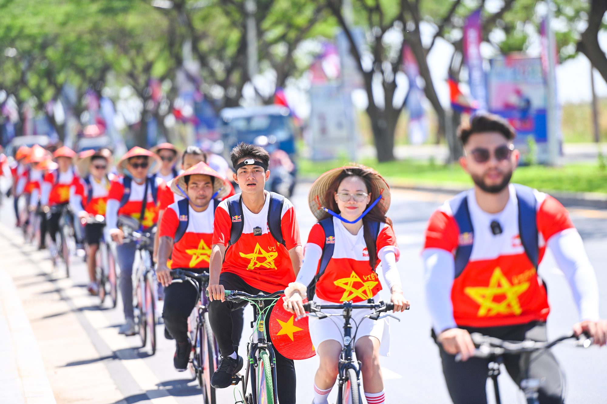 Roadshow ấn tượng của những CĐV đặc biệt tại SEA Games 32