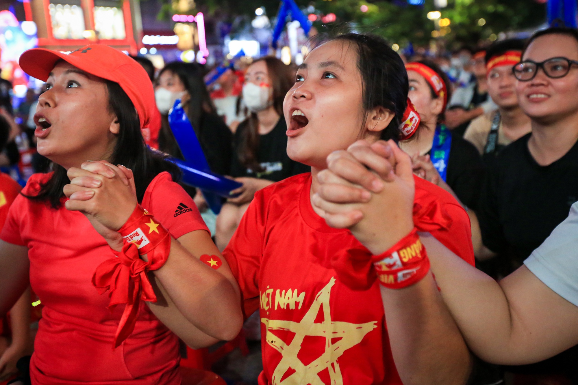Tưng bừng ngày tuyển bóng đá nữ Việt Nam vô địch SEA games 32 - Ảnh 7.