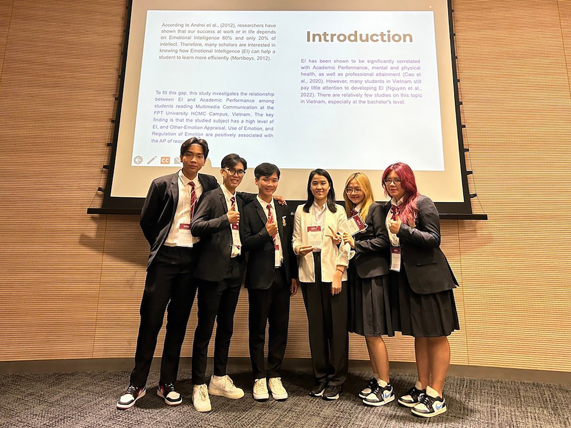 ນັກສຶກສາມະຫາວິທະຍາໄລປີທີ 3 ເທົ່ານັ້ນທີ່ໄດ້ເຜີຍແຜ່ການຄົ້ນຄວ້າໃນກອງປະຊຸມສາກົນ - ຮູບ 1. photo-1684063159075