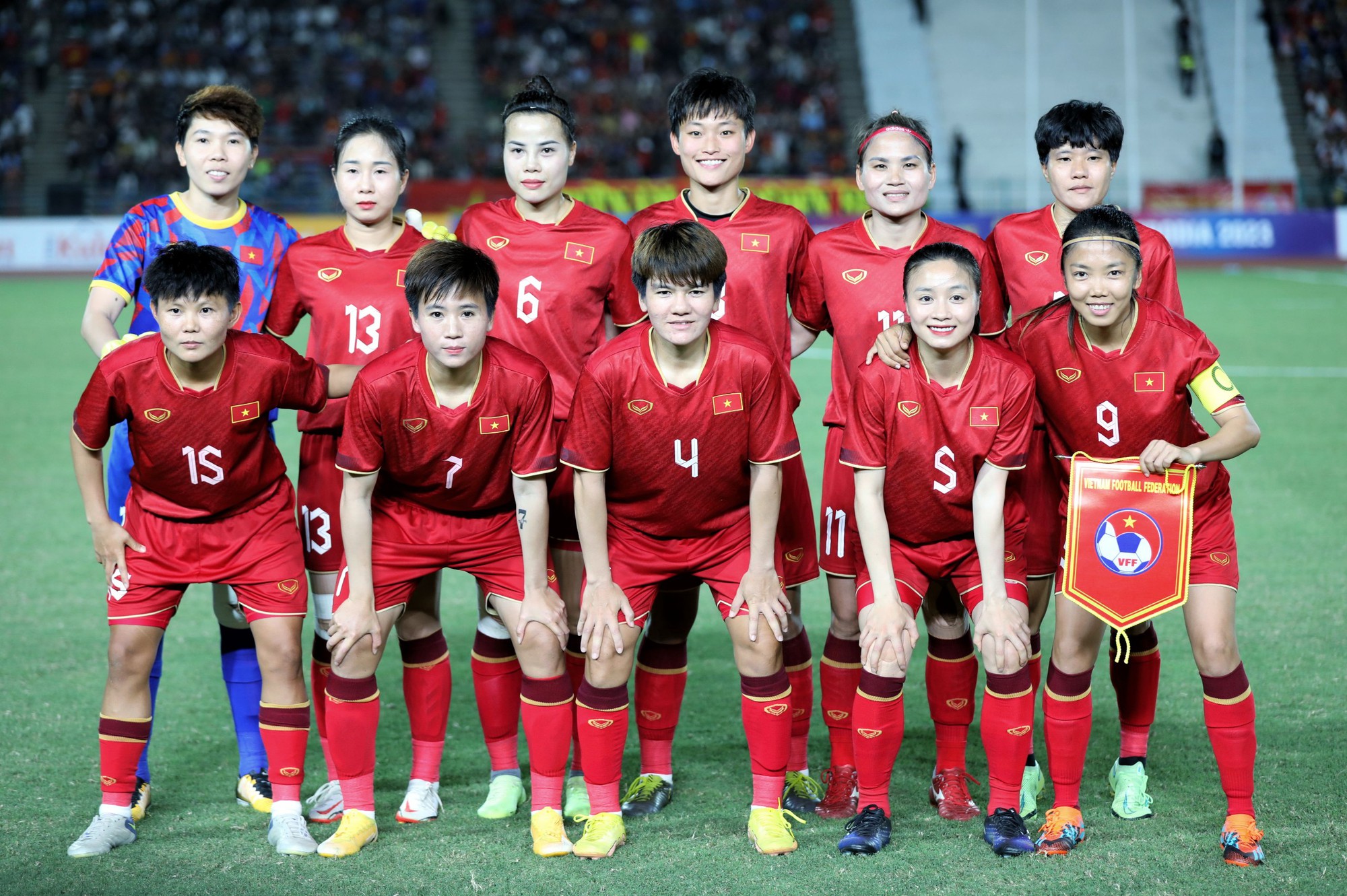 Huỳnh Như và Thanh Nhã ghi bàn, đội tuyển nữ Việt Nam vô địch SEA Games 32 - Ảnh 1.