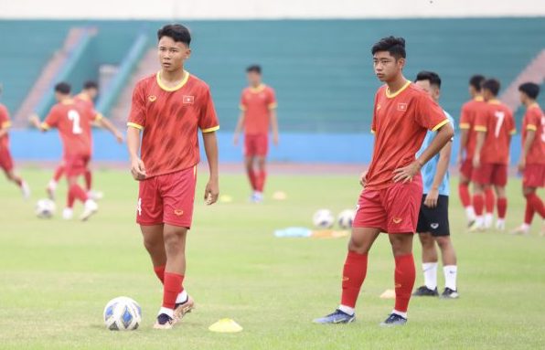 HLV Hoàng Anh Tuấn: 'Cầu thủ U.17 xem U.22 Việt Nam đá SEA Games để học hỏi' - Ảnh 4.