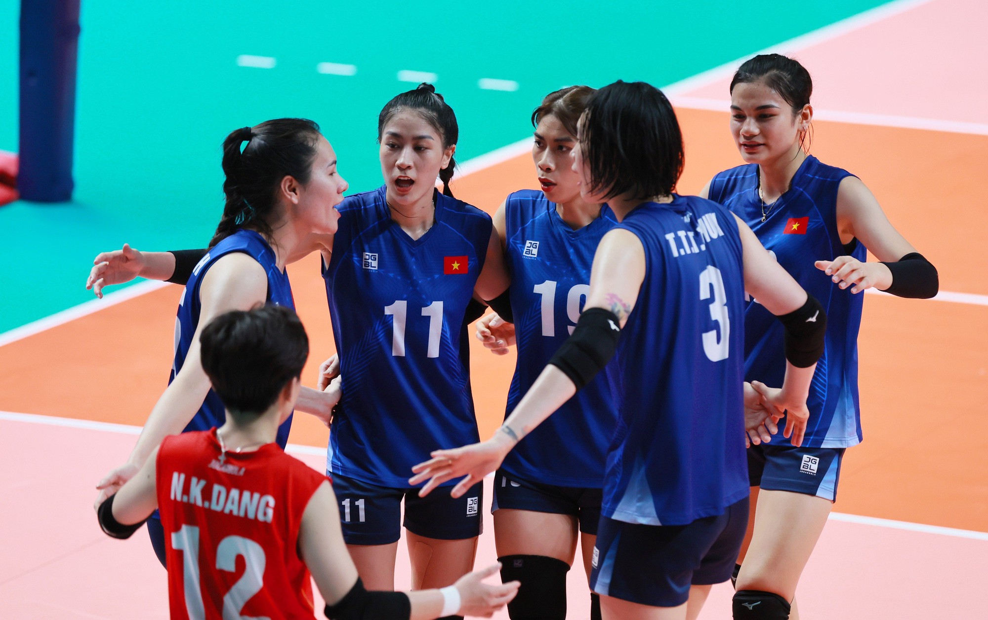 Giành HCB SEA Games, đội tuyển bóng chuyền nữ Việt Nam được thưởng nóng - Ảnh 12.