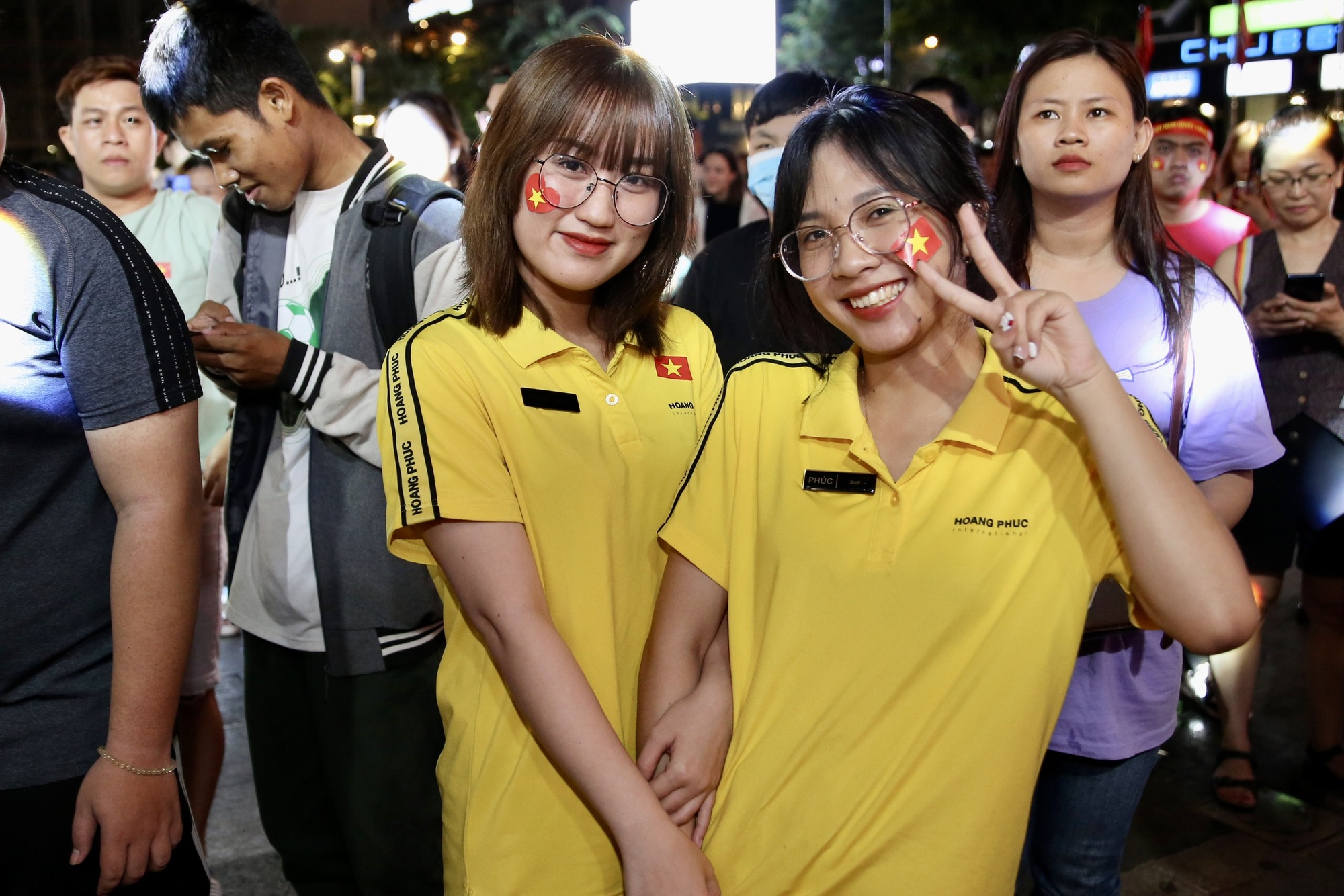 Dàn hot girl hâm nóng fanzone trong chiến thắng của đội tuyển nữ Việt Nam - Ảnh 7.