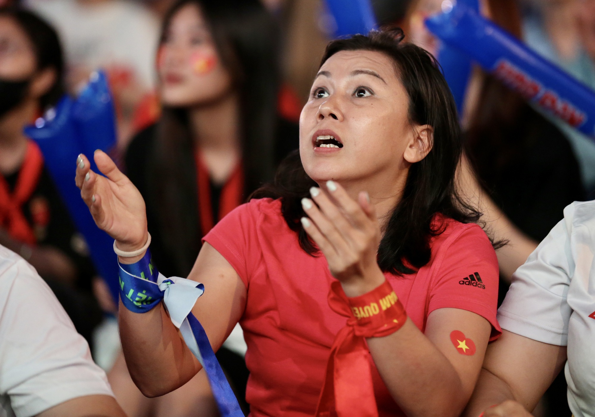 Dàn hot girl hâm nóng fanzone trong chiến thắng của đội tuyển nữ Việt Nam - Ảnh 13.