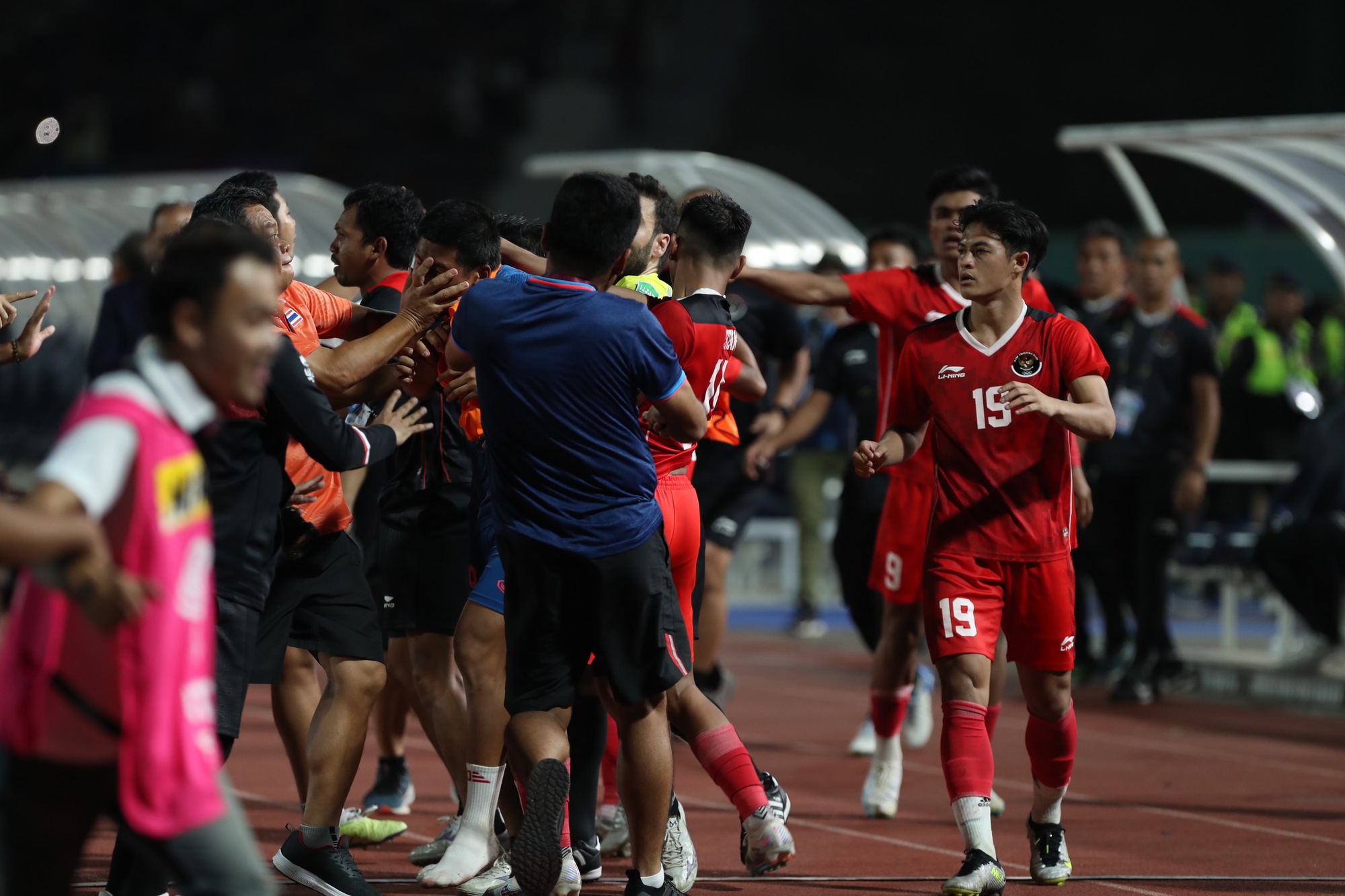 U.22 Indonesia giành HCV sau trận cầu 'điên rồ' - Ảnh 5.