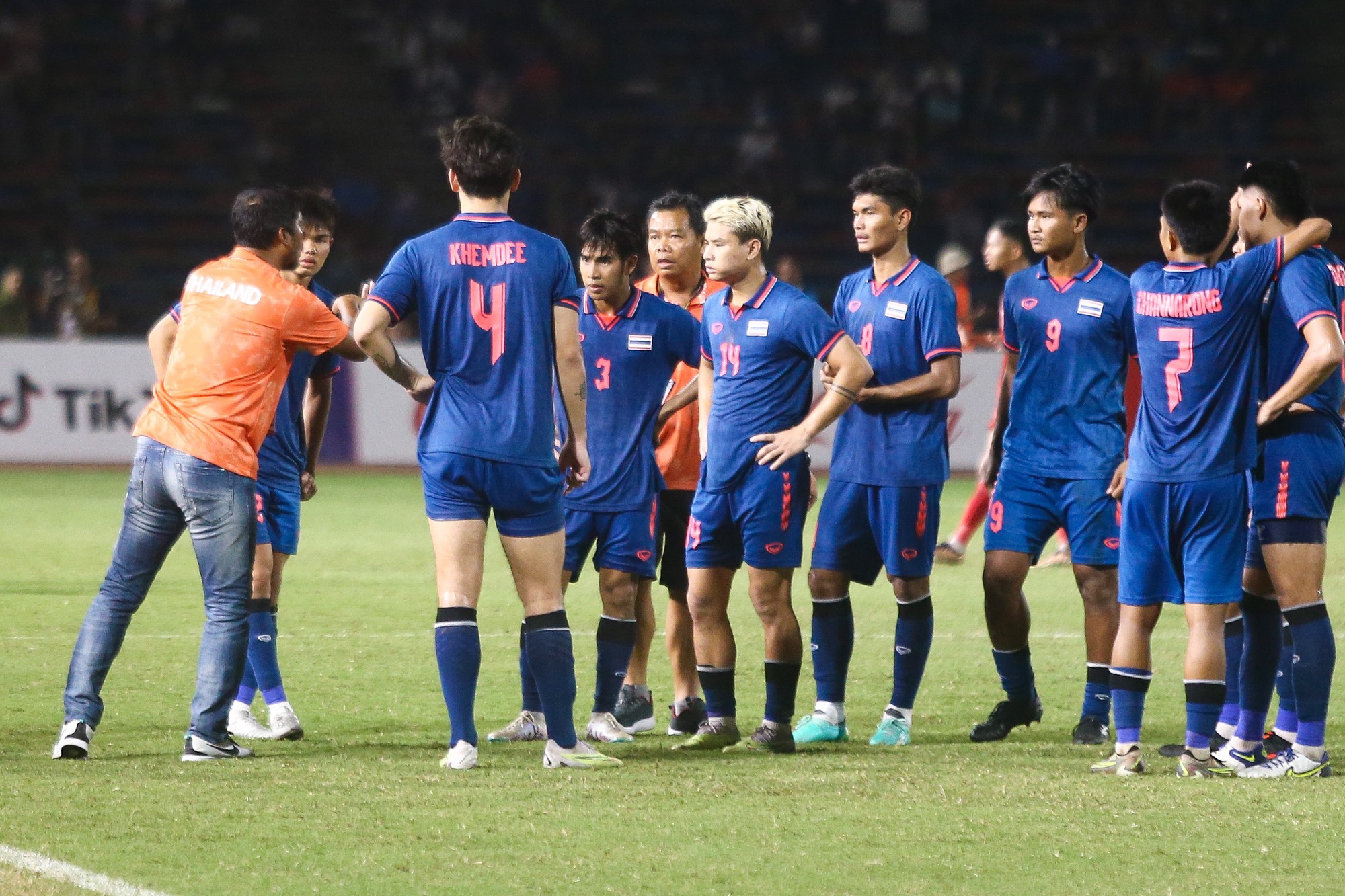 Cầu thủ U.22 Indonesia và U.22 Thái Lan đánh nhau, hỗn chiến nổ ra ở chung kết SEA Games 32 - Ảnh 14.
